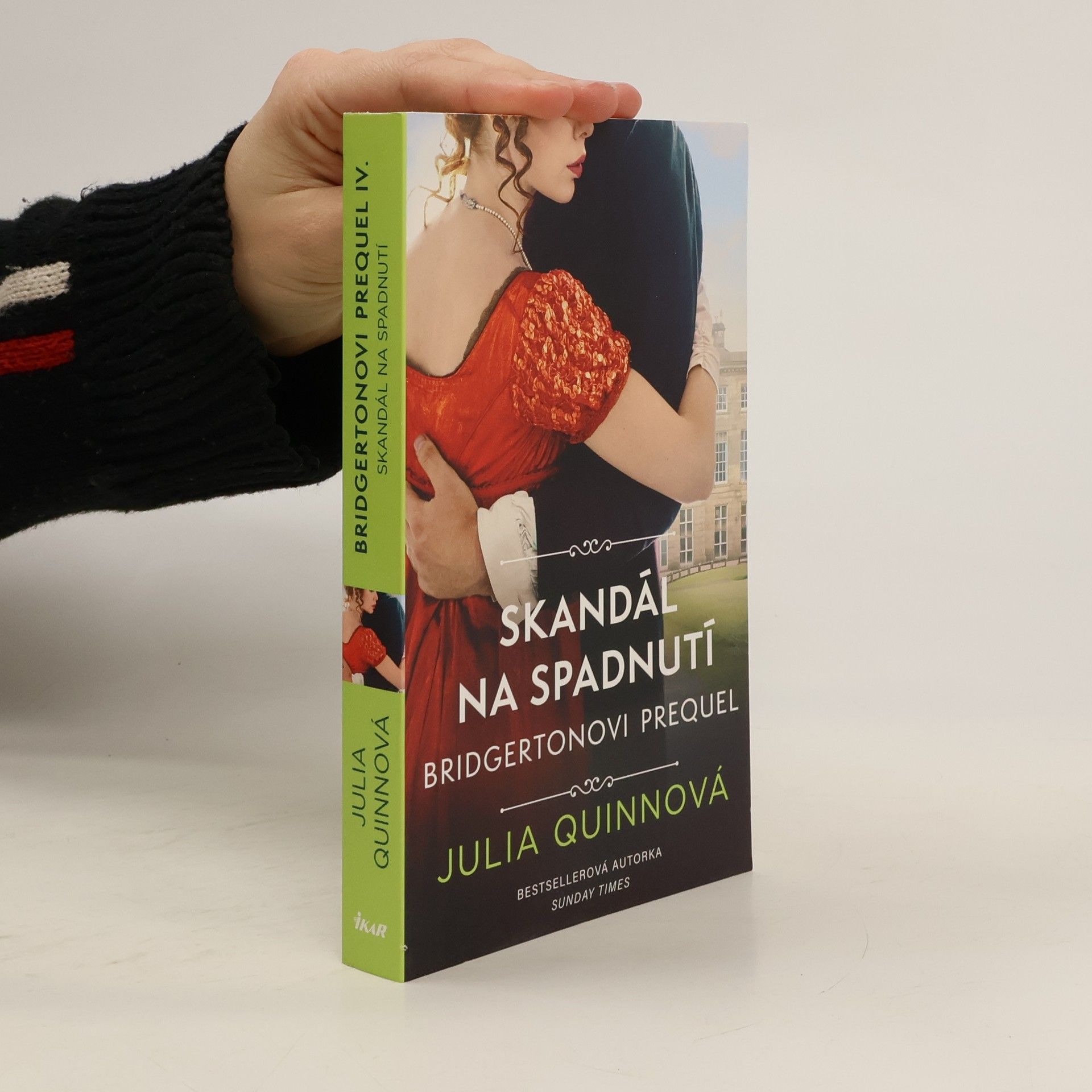 Julie Quinnová Skandál na spadnutí