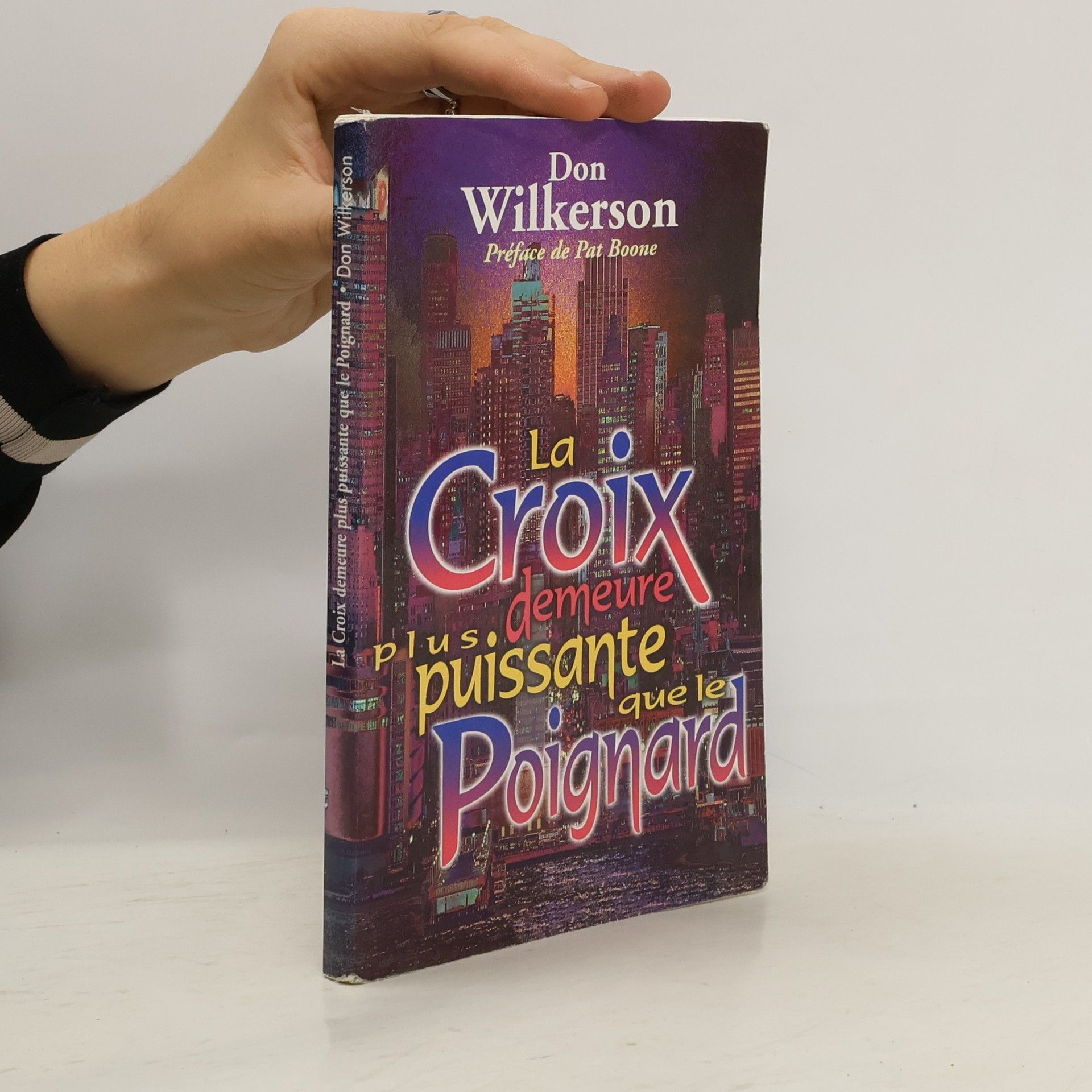 La Croix demeure plus puissante que le Poignard