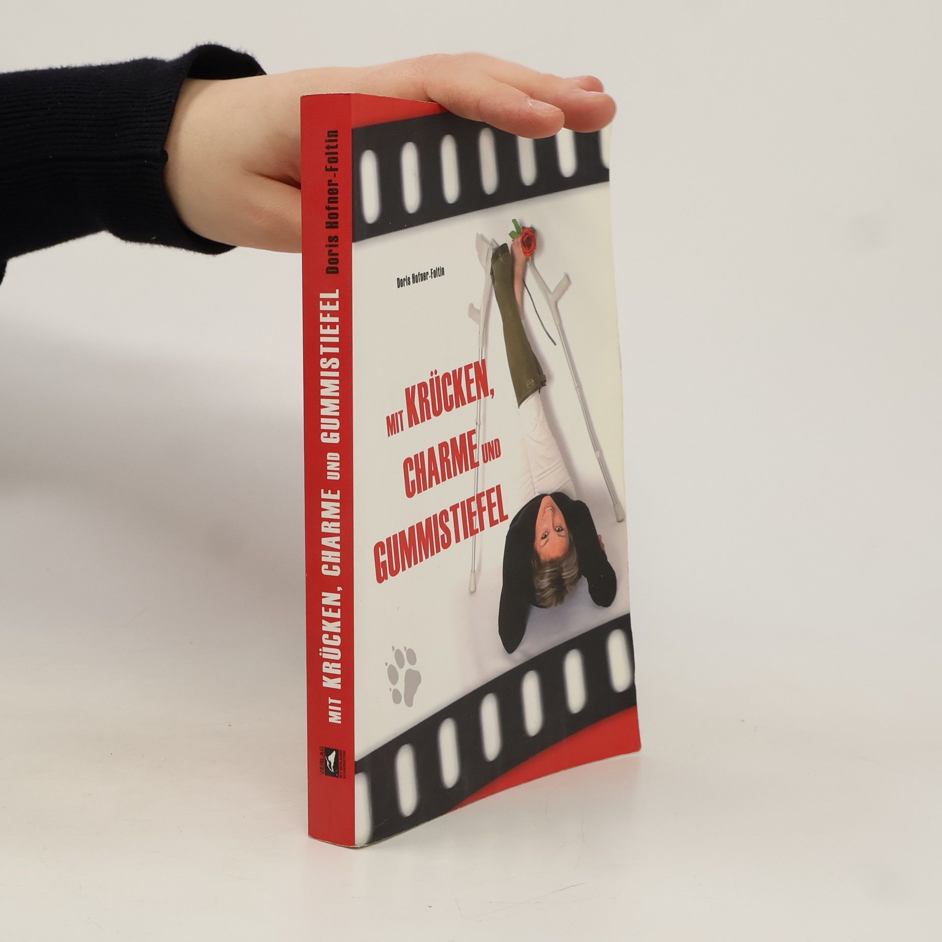 Mit Krücken, Charme und Gummistiefel