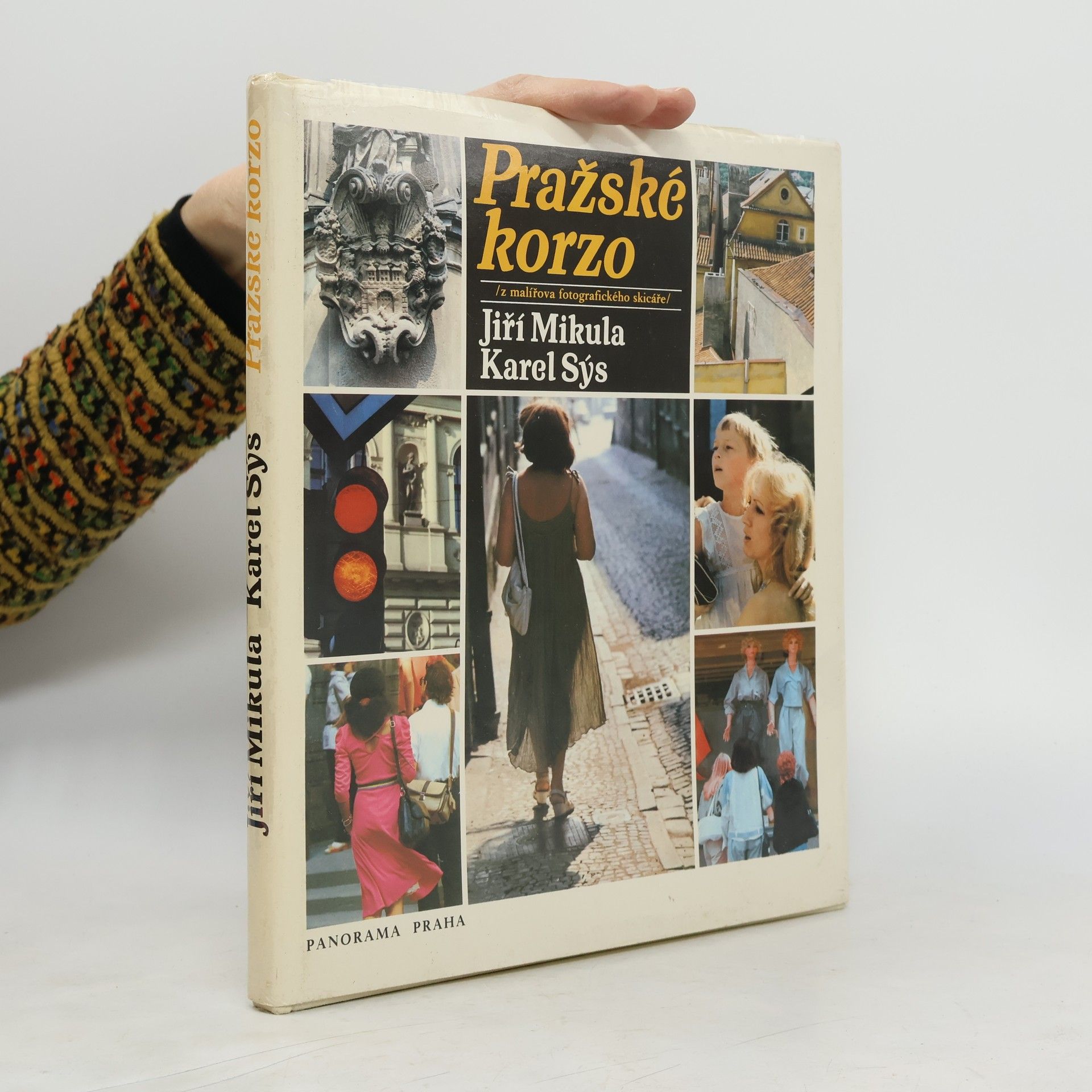 Jiří Mikula Pražské korzo. Z malířova fotografického skicáře