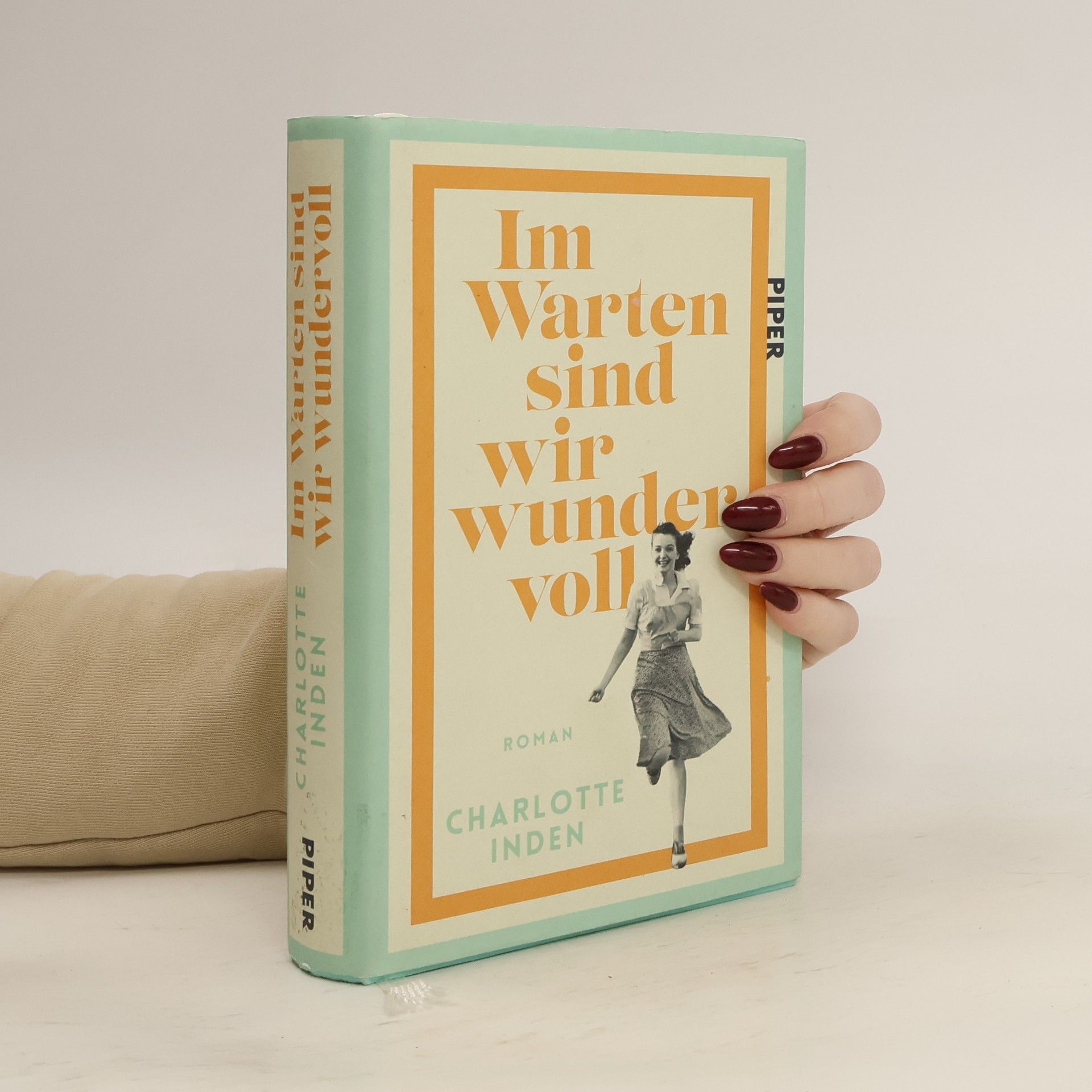 Im Warten sind wir wundervoll. Roman | Nach einer wahren Begebenheit | Geschichte mitreißend und klug in die Gegenwart geholt für Fans von Susanne Abel und Bonnie Gamus