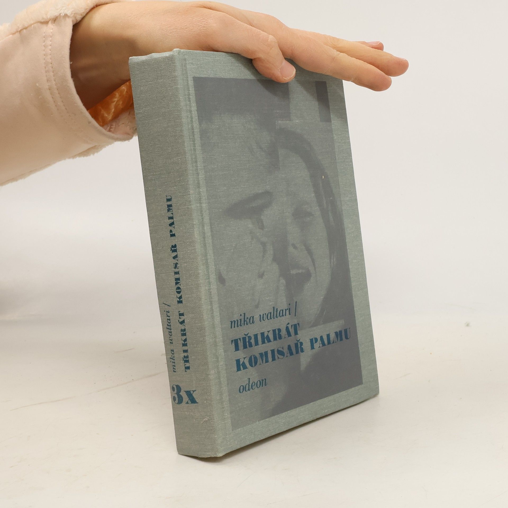 Mika Waltari Třikrát komisař Palmu