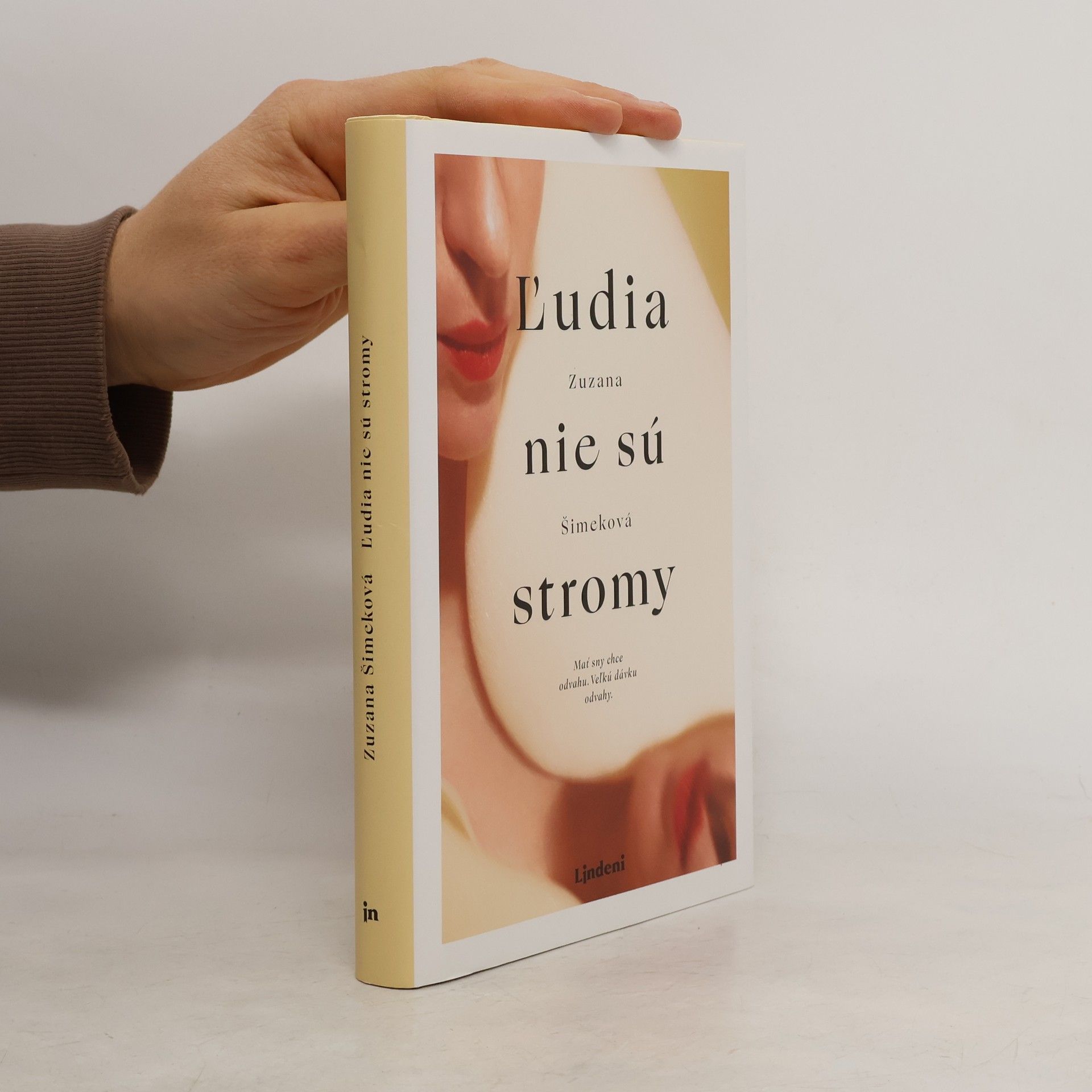 Zuzana Šimeková Ľudia nie su stromy