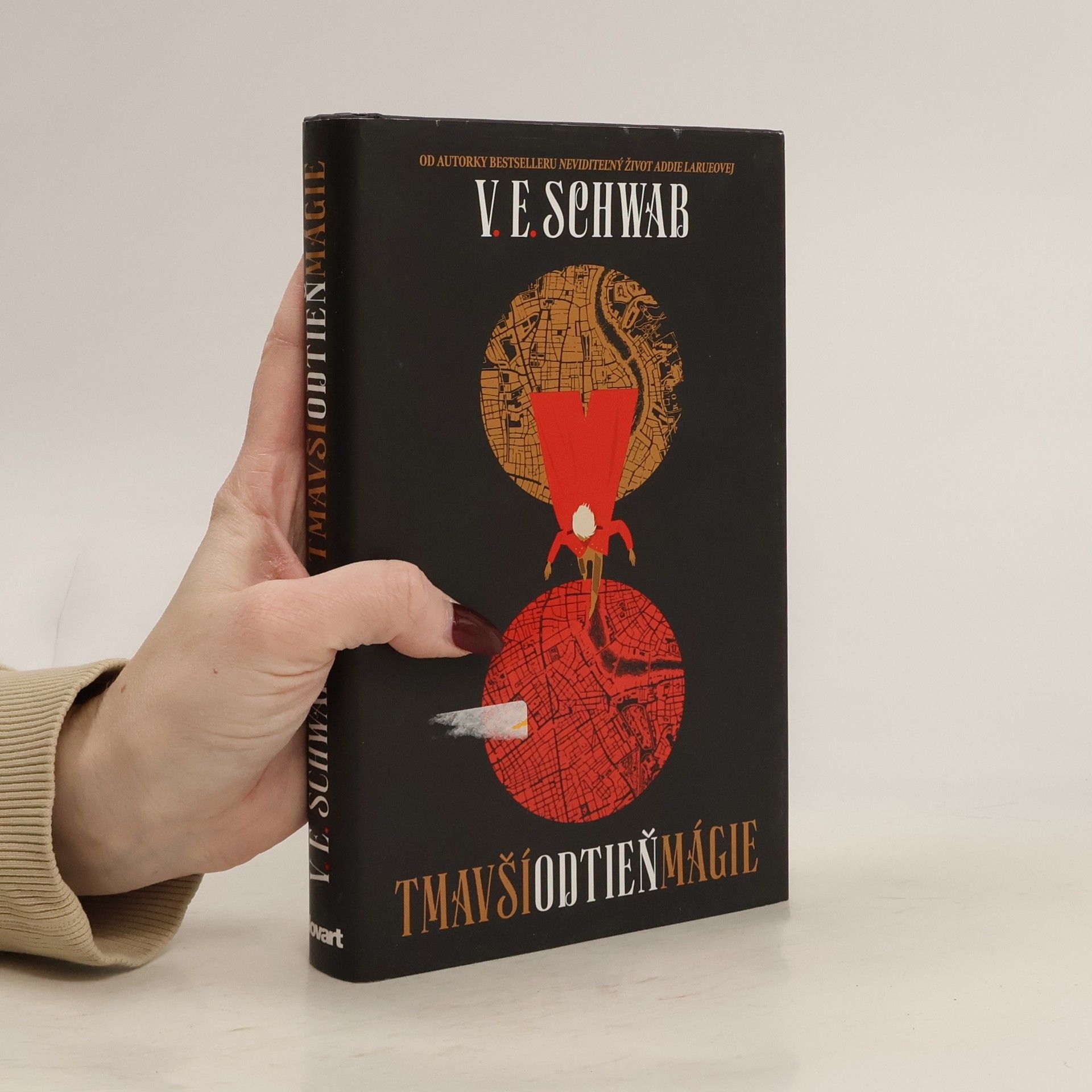 Victoria Schwab Tmavší odtieň mágie