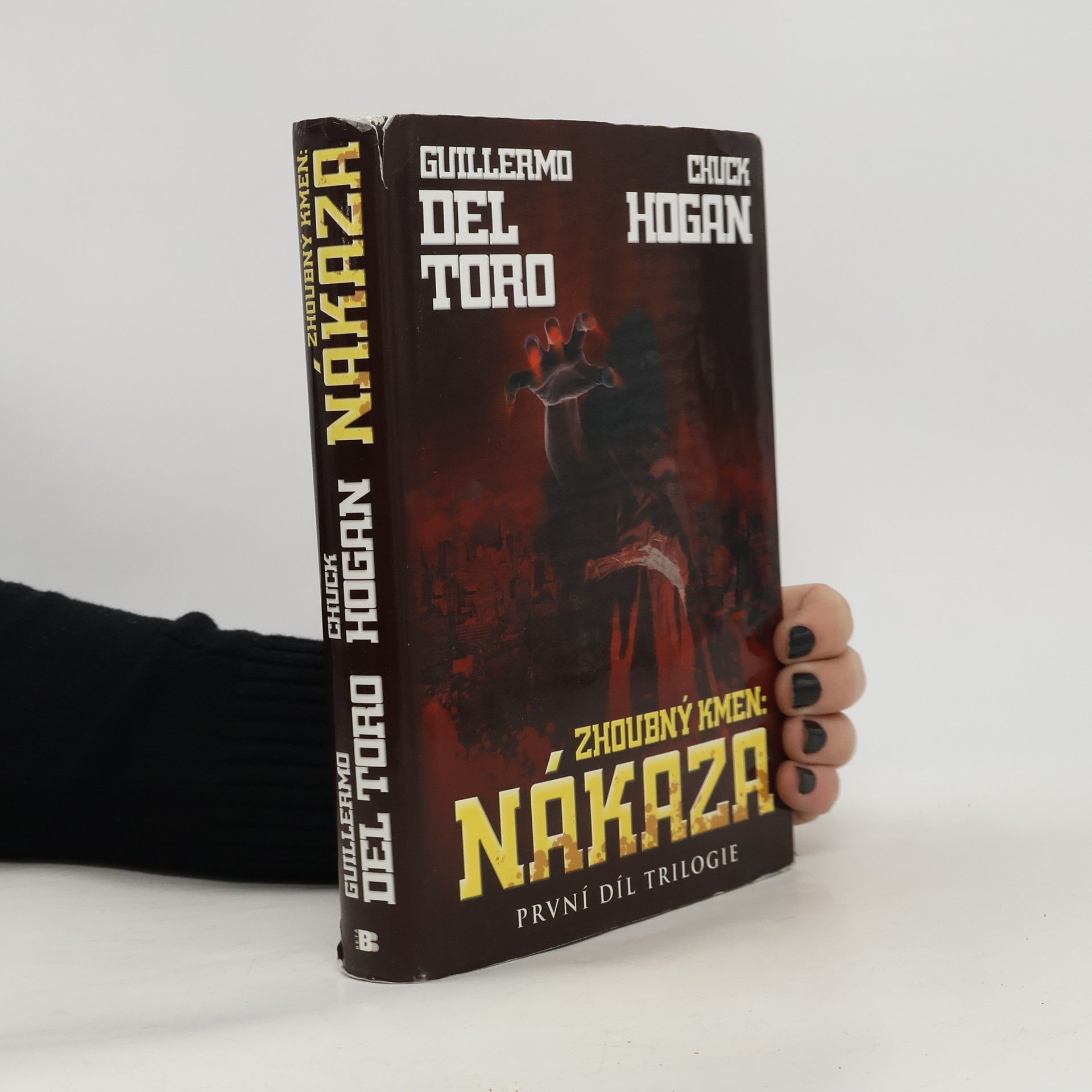 Guillermo del Toro Zhoubný kmen. Nákaza. První díl trilogie