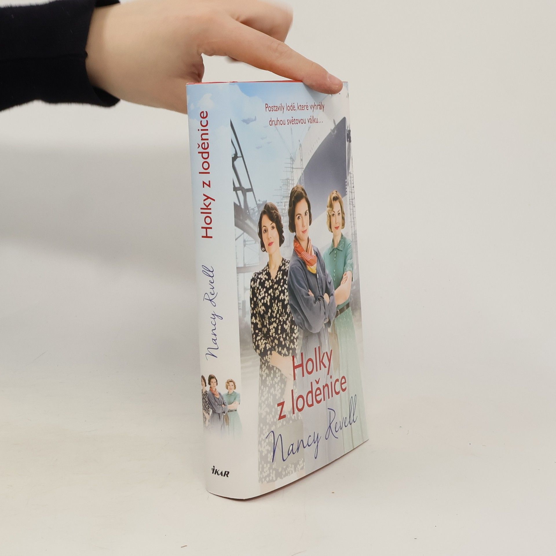 Nancy Revell Holky z loděnice