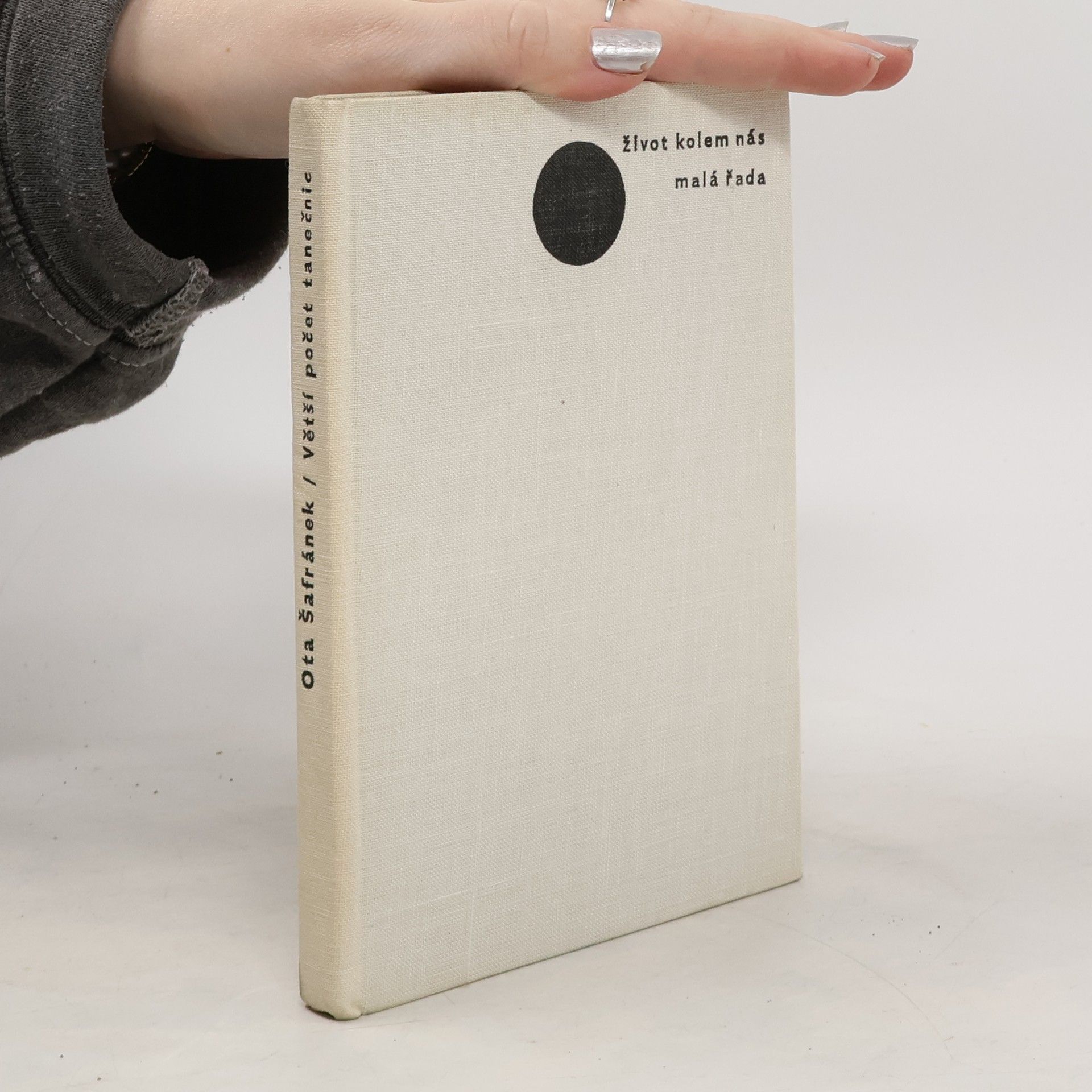 Větší počet tanečnic