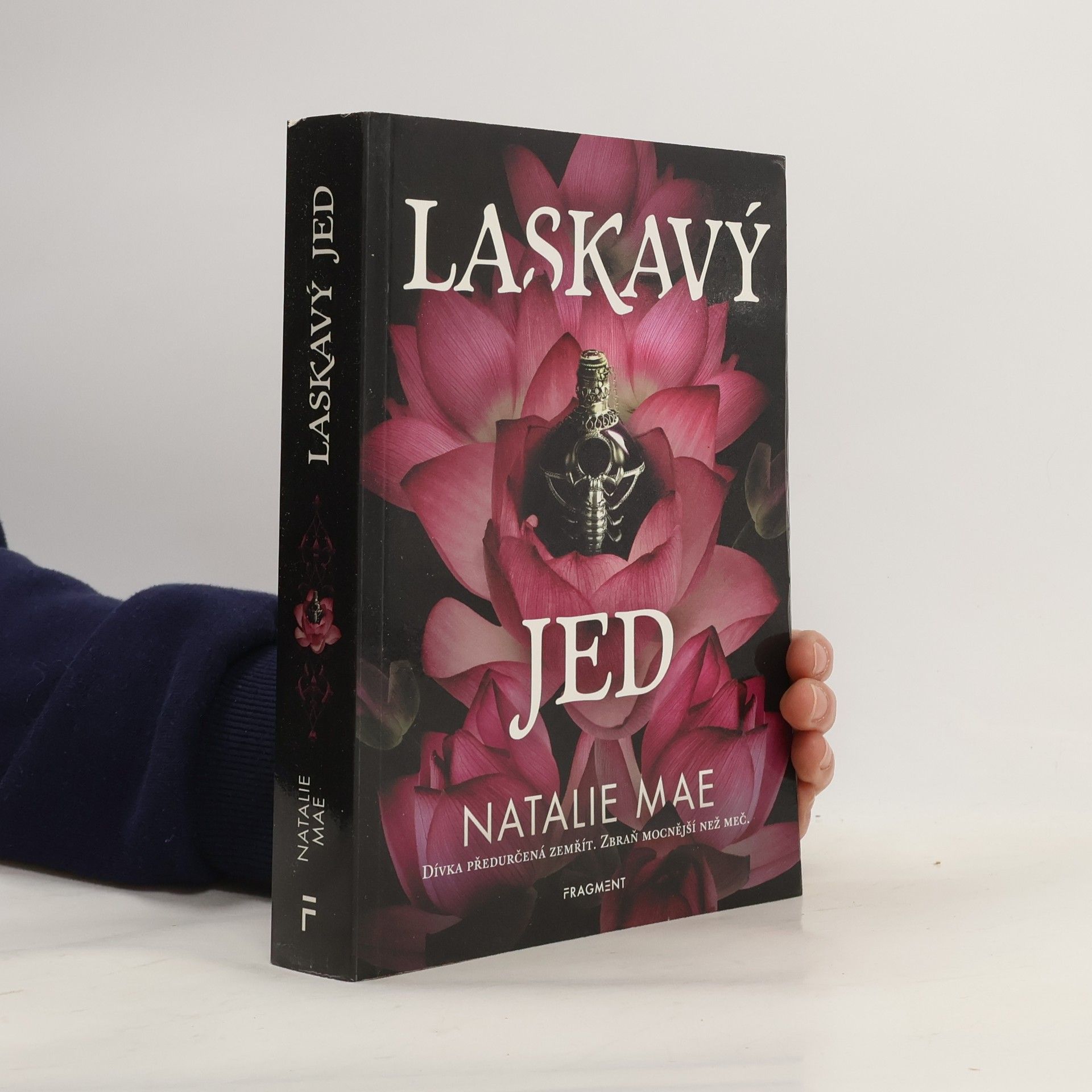 Natalie Mae Laskavý jed