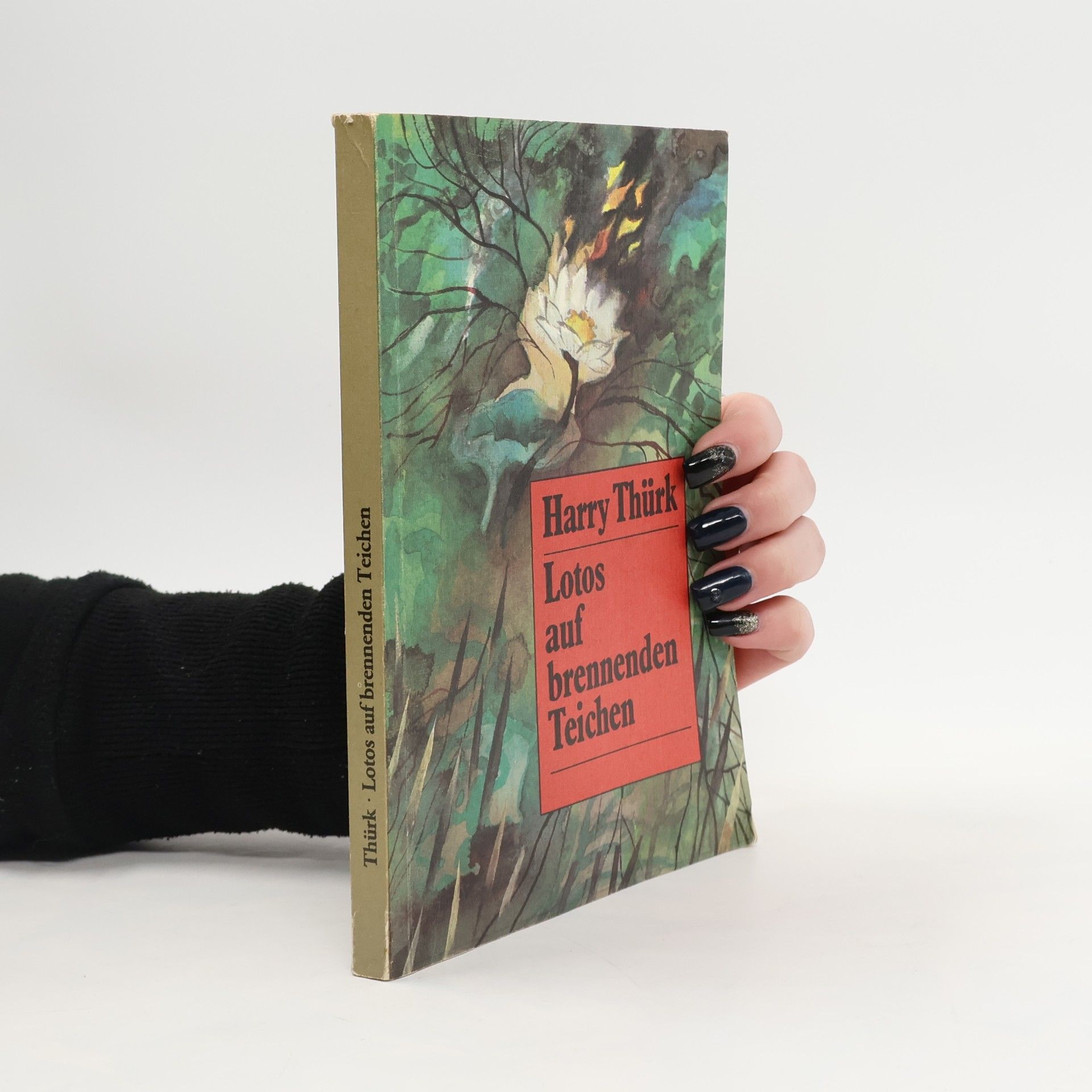 Harry Thuerk Lotos auf brennenden Teichen
