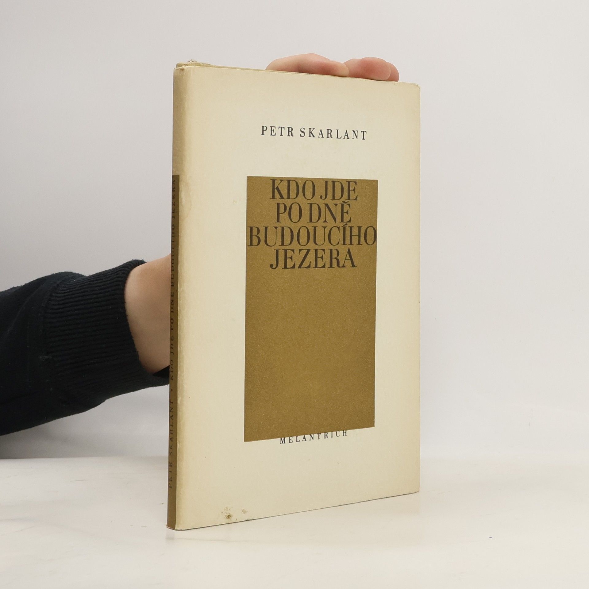 Petr Skarlant Kdo jde po dně budoucího jezera