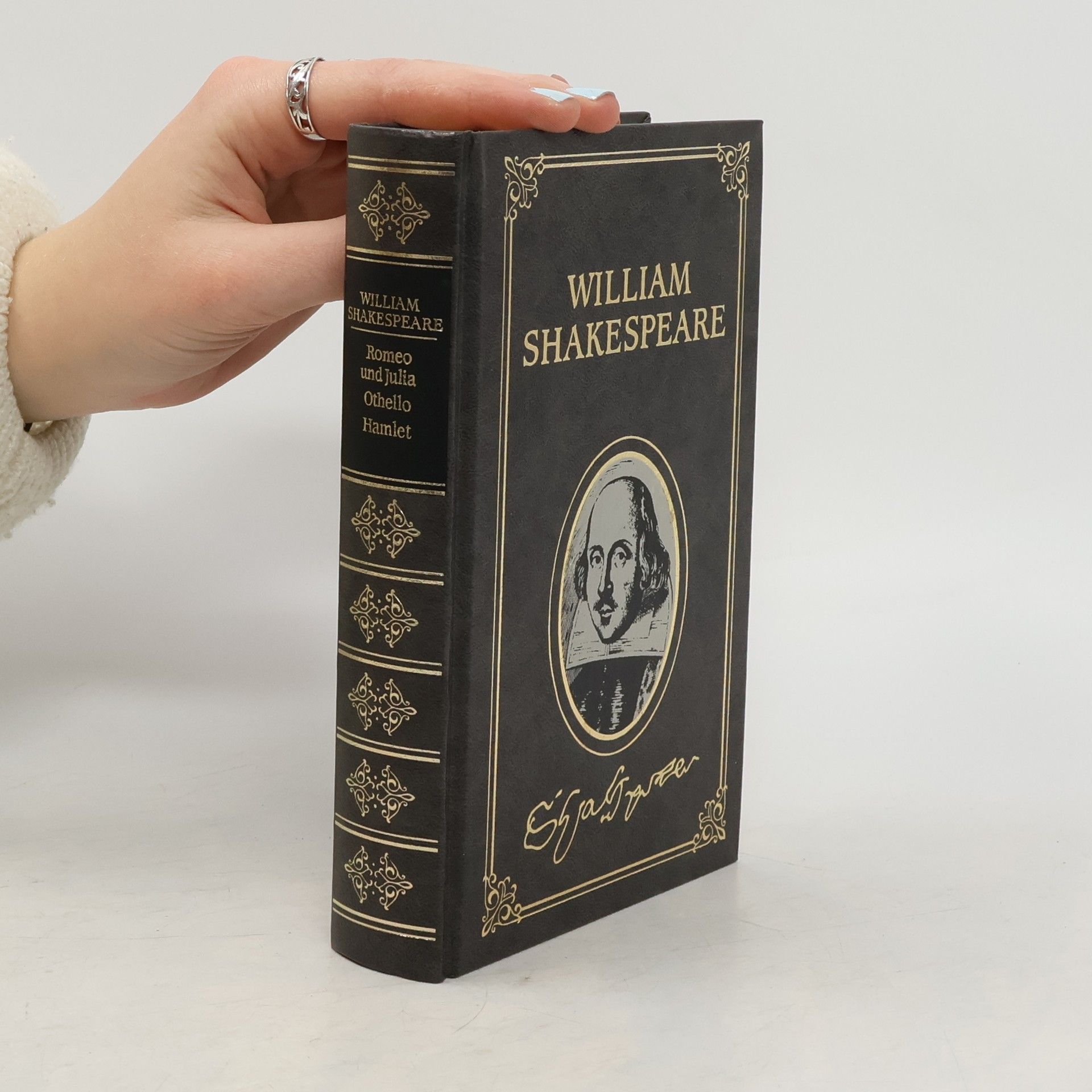 William Shakespeare William Shakespeare. Romeo und Julia. Othello. Hamlet