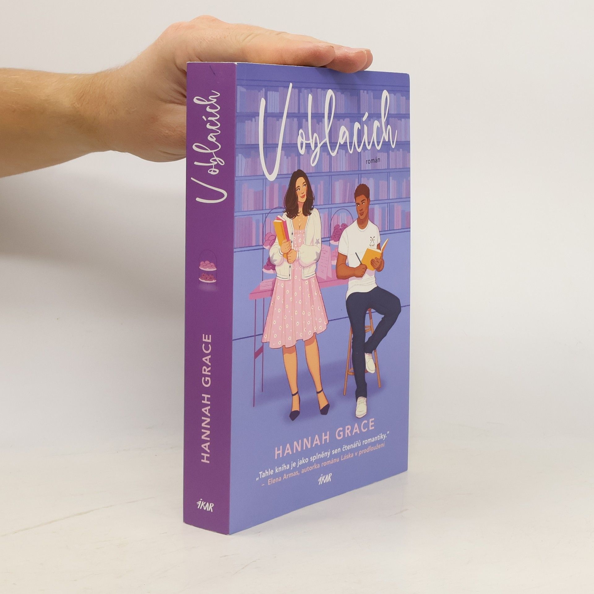 Hannah Grace V oblacích