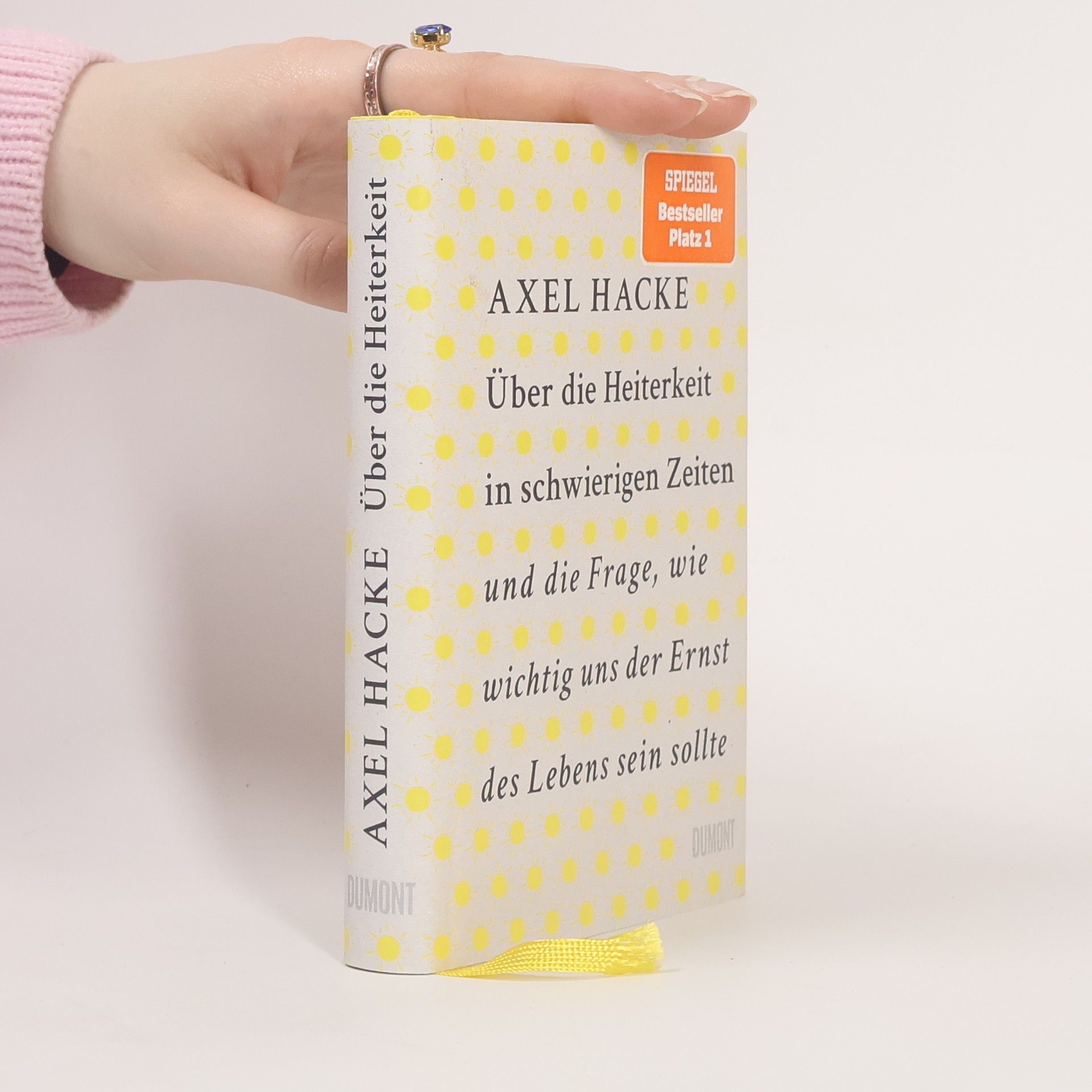 Axel Hacke Über die Heiterkeit in schwierigen Zeiten und die Frage, wie wichtig uns der Ernst des Lebens sein sollte