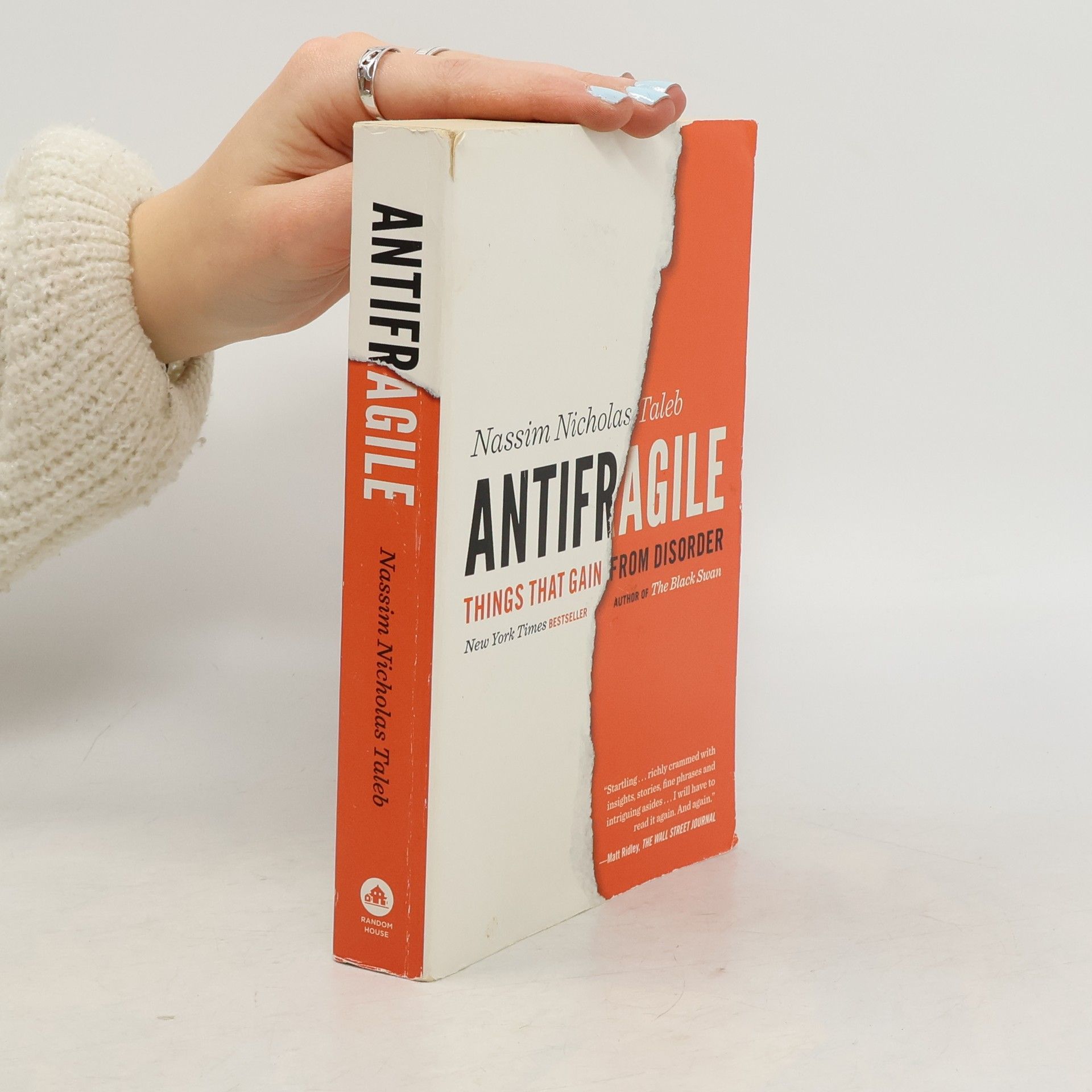 Antifragile. Things that Gain from Disorder