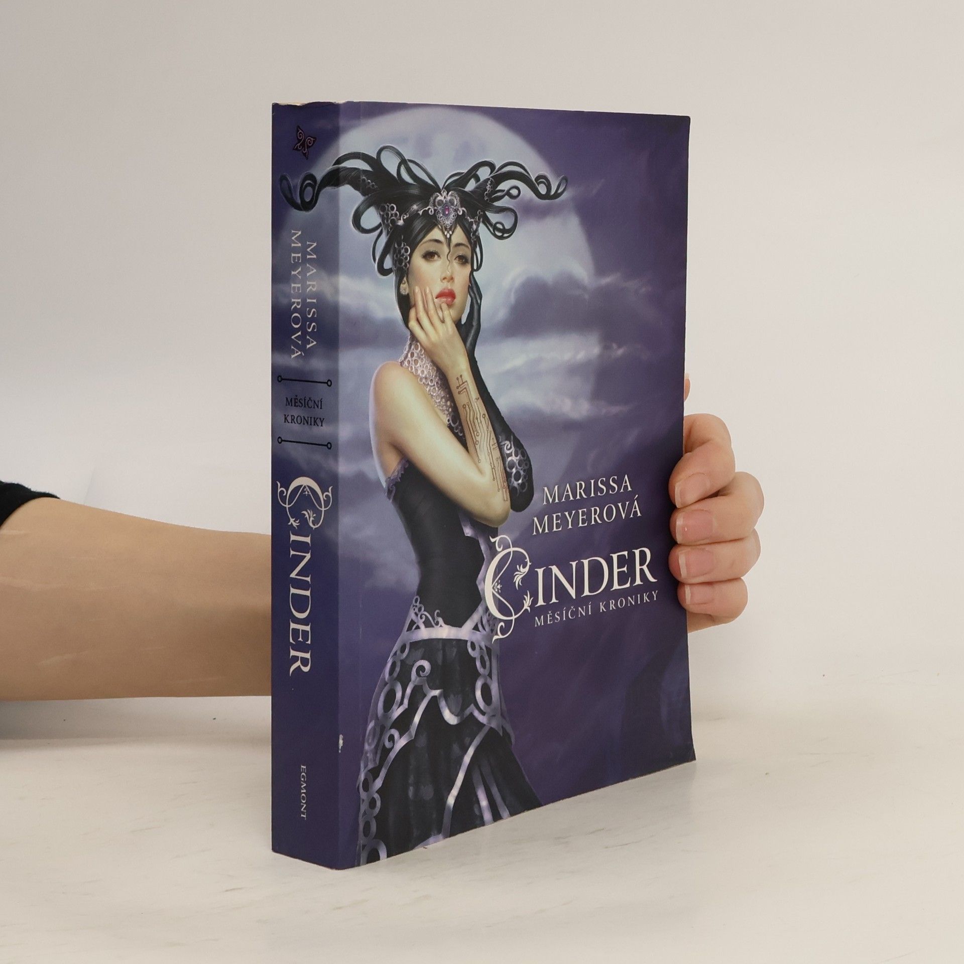 Měsíční kroniky - Cinder (1. díl série)