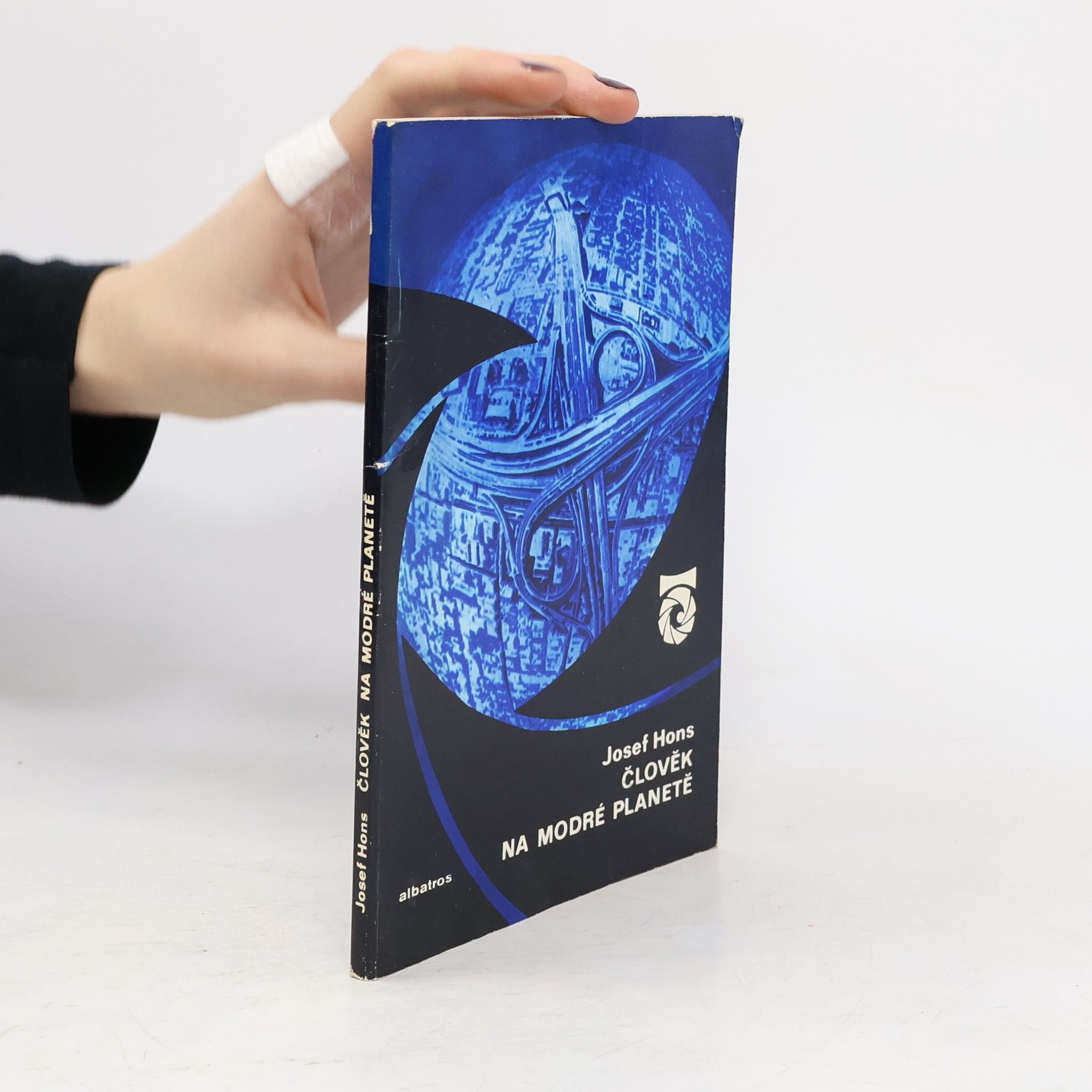 Josef Hons Člověk na modré planetě