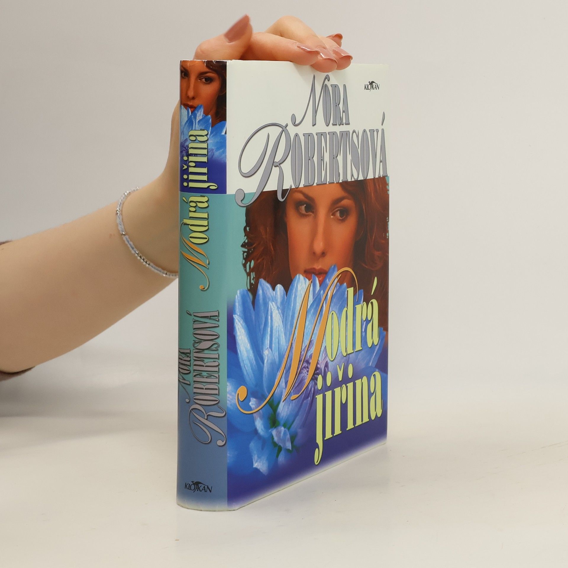 Nora Roberts Modrá jiřina