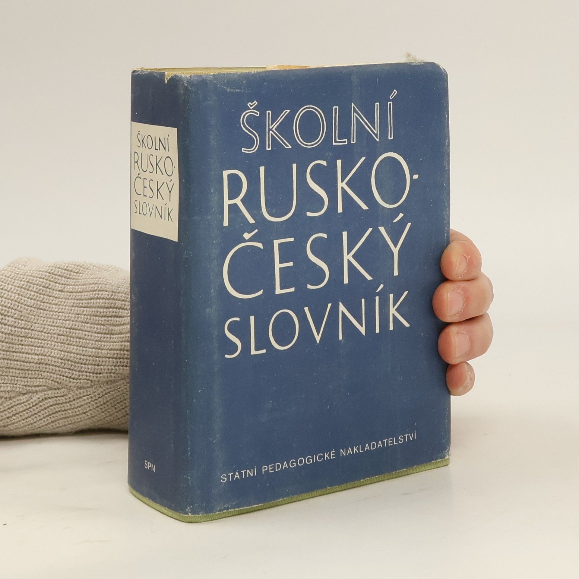 Autores varios Školní rusko-český slovník