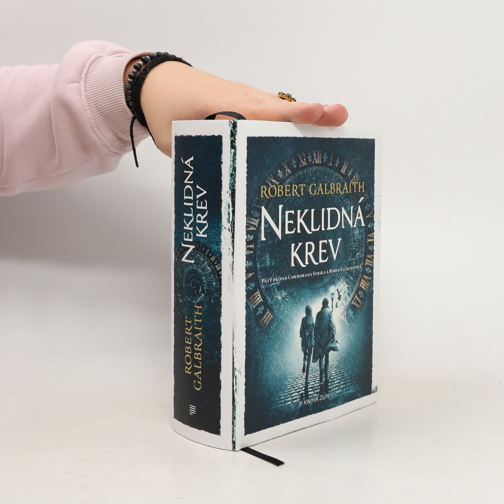 Robert Galbraith Neklidná krev