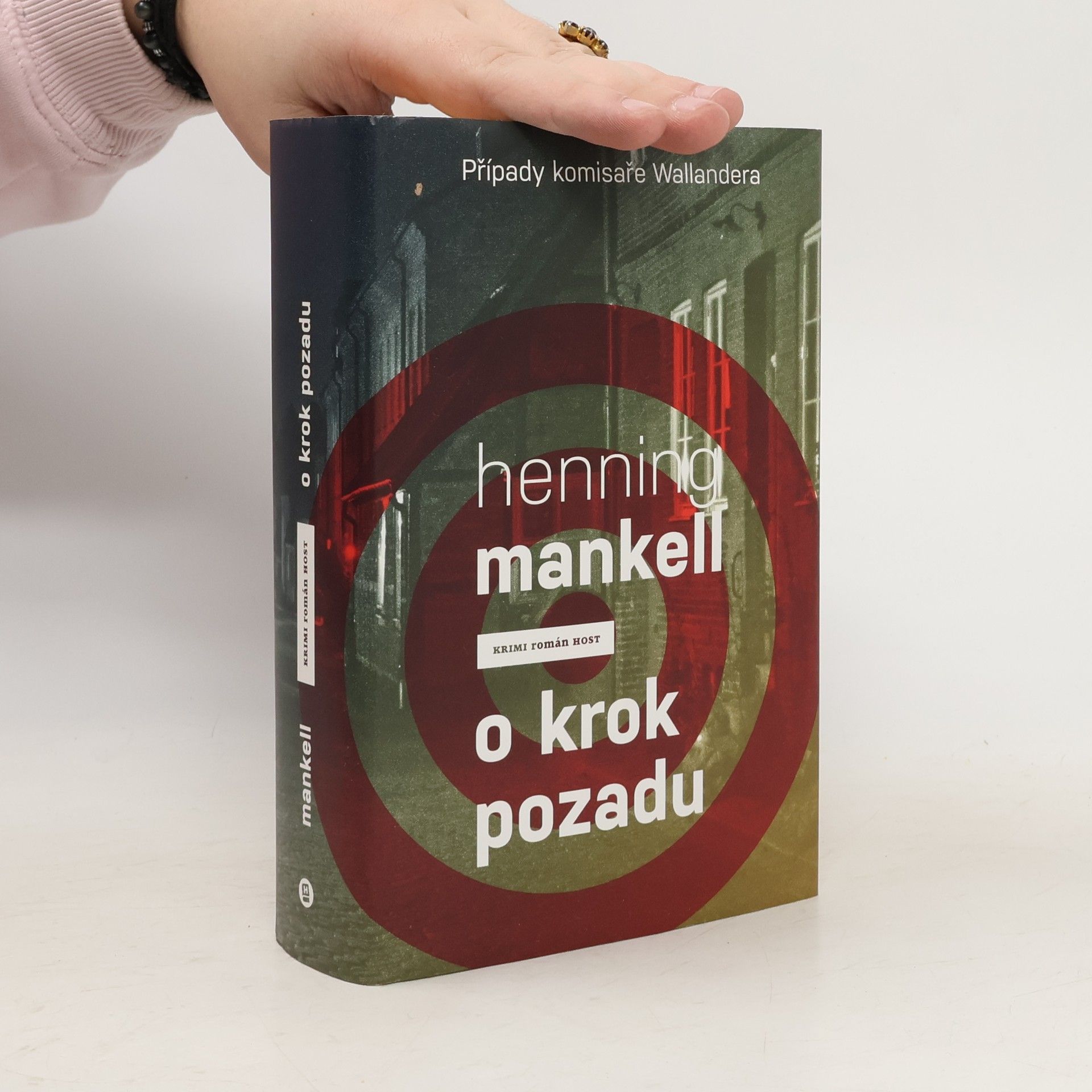 Henning Mankell O krok pozadu