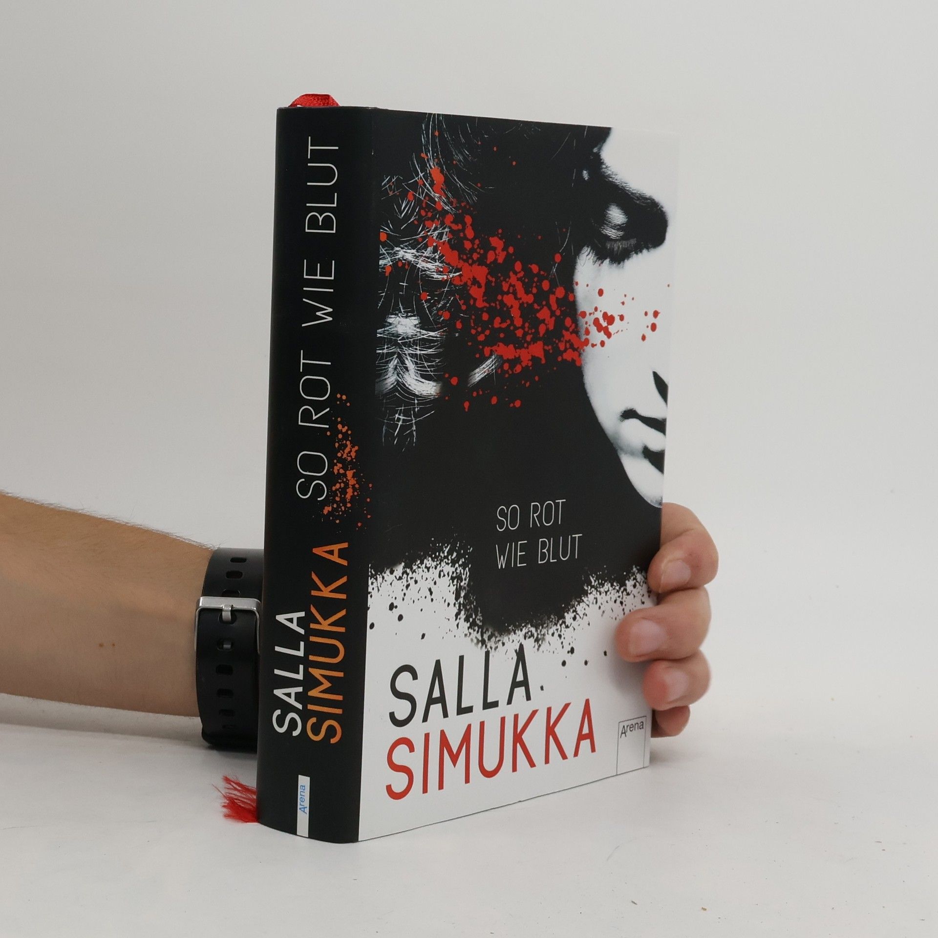 Salla Simukka So rot wie Blut