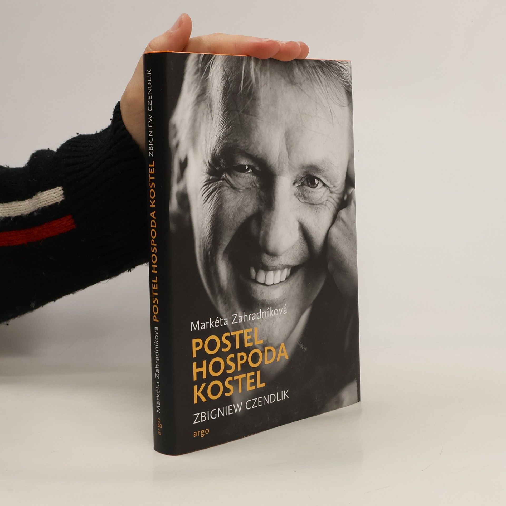 Zbigniew Czendlik Postel, hospoda, kostel