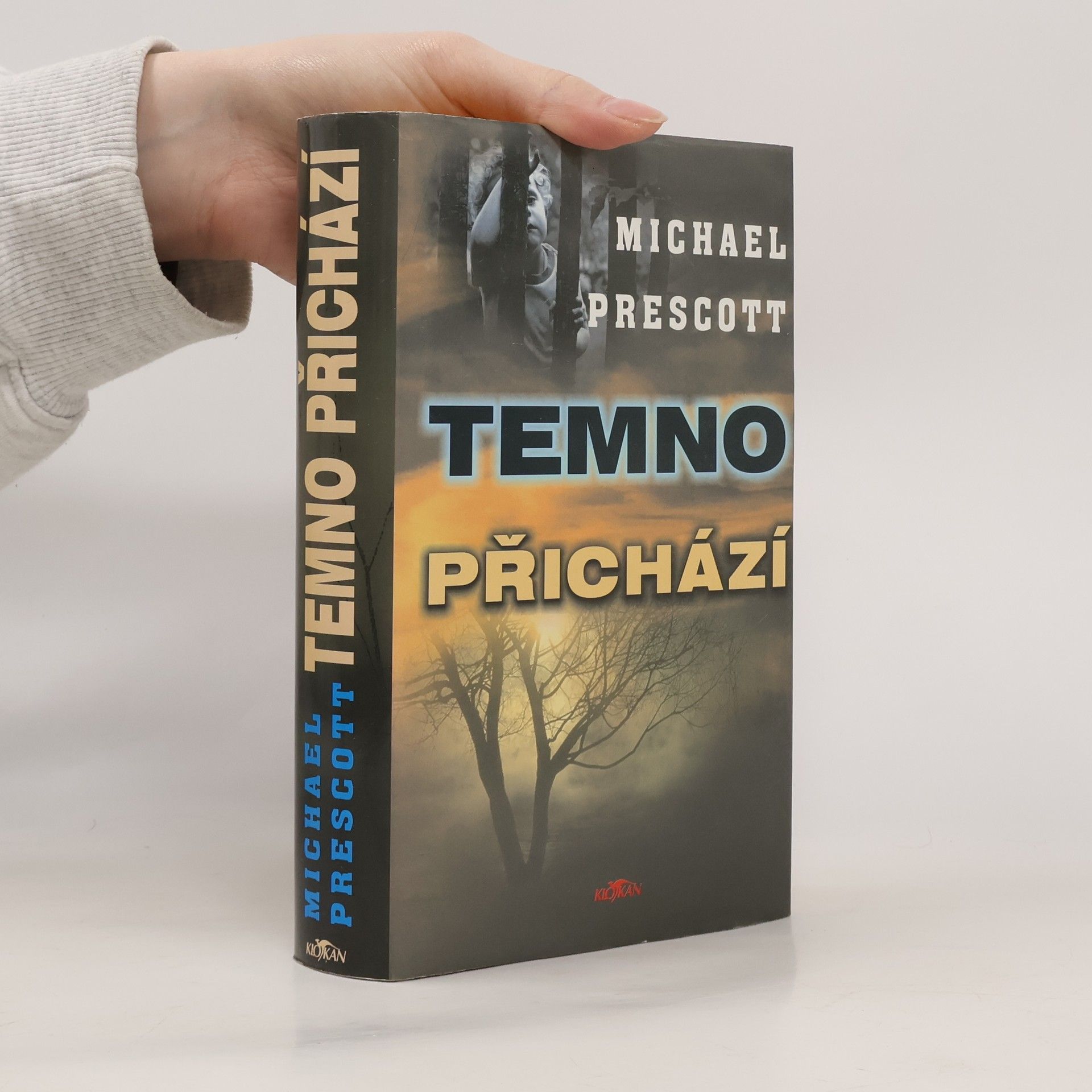 Temno přichází