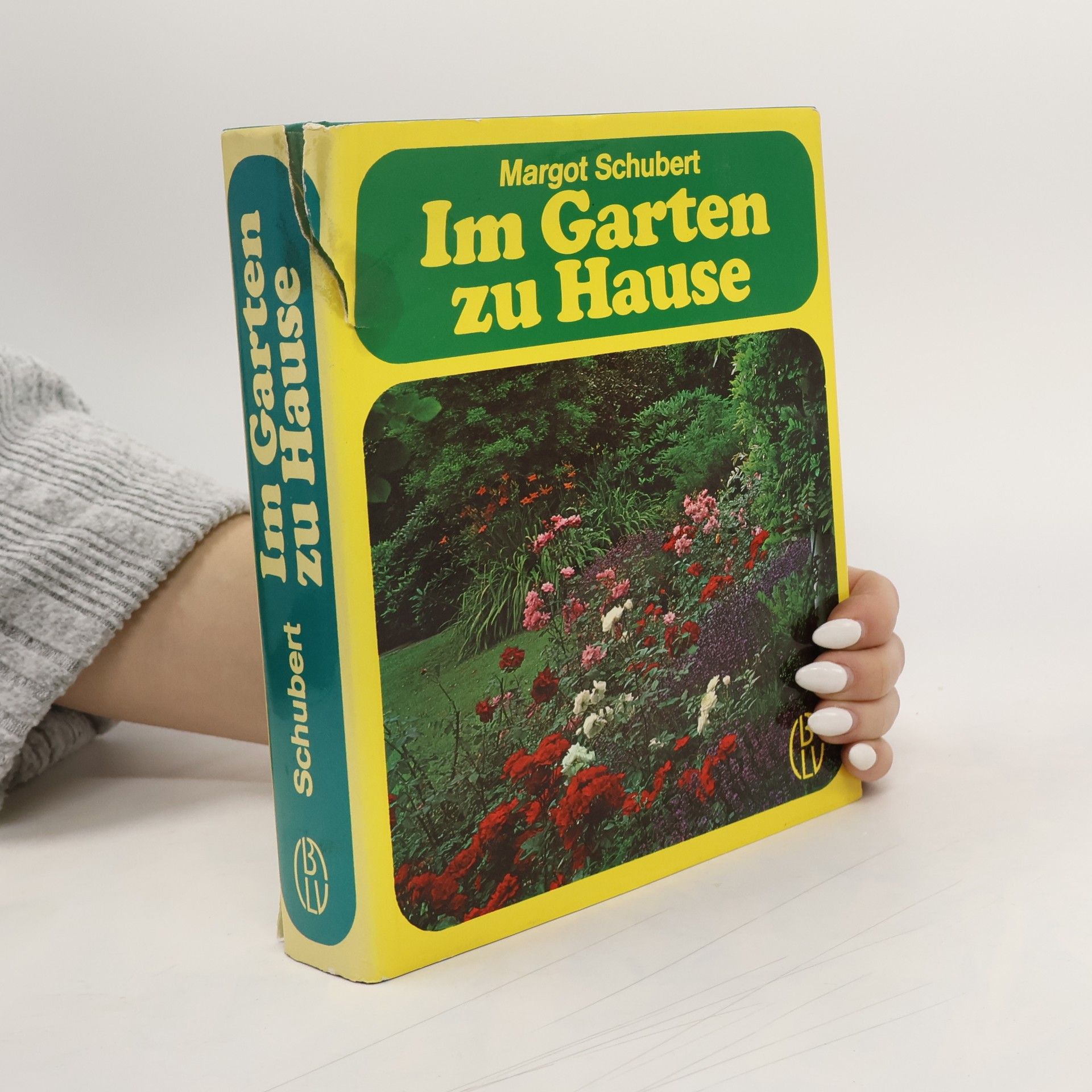 Margot Schubert Im Garten zu Hause