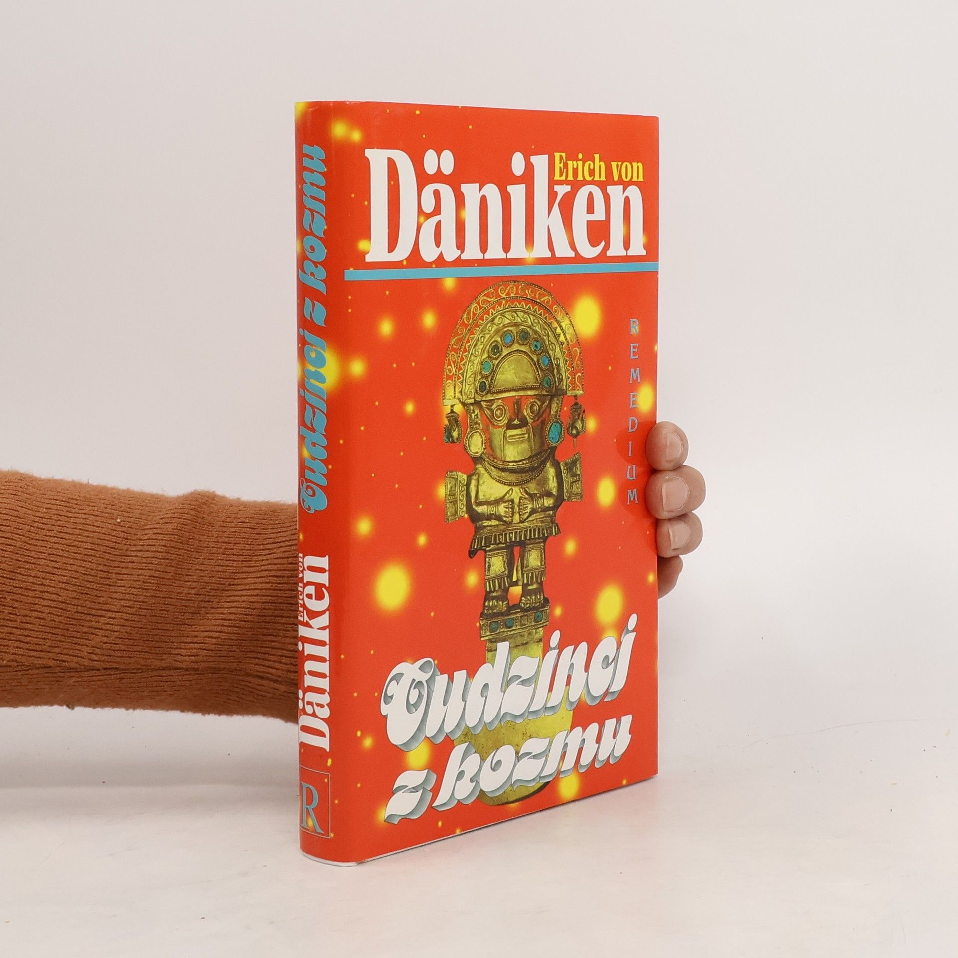 Erich von Däniken Cudzinci z kozmu