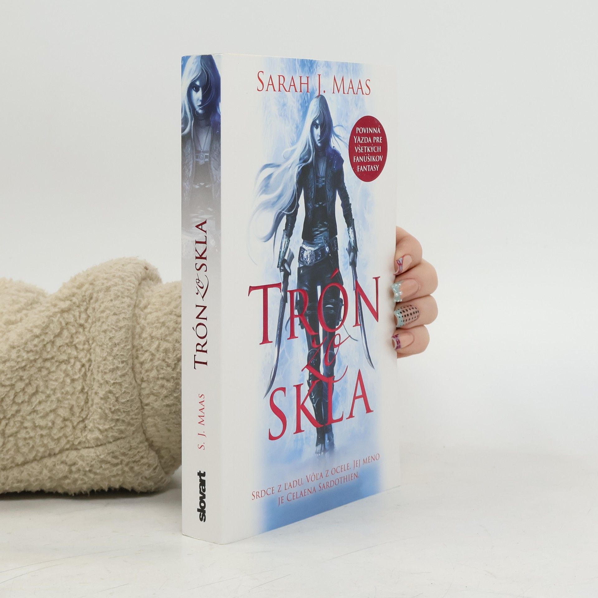 Sarah J. Maas Trón zo skla