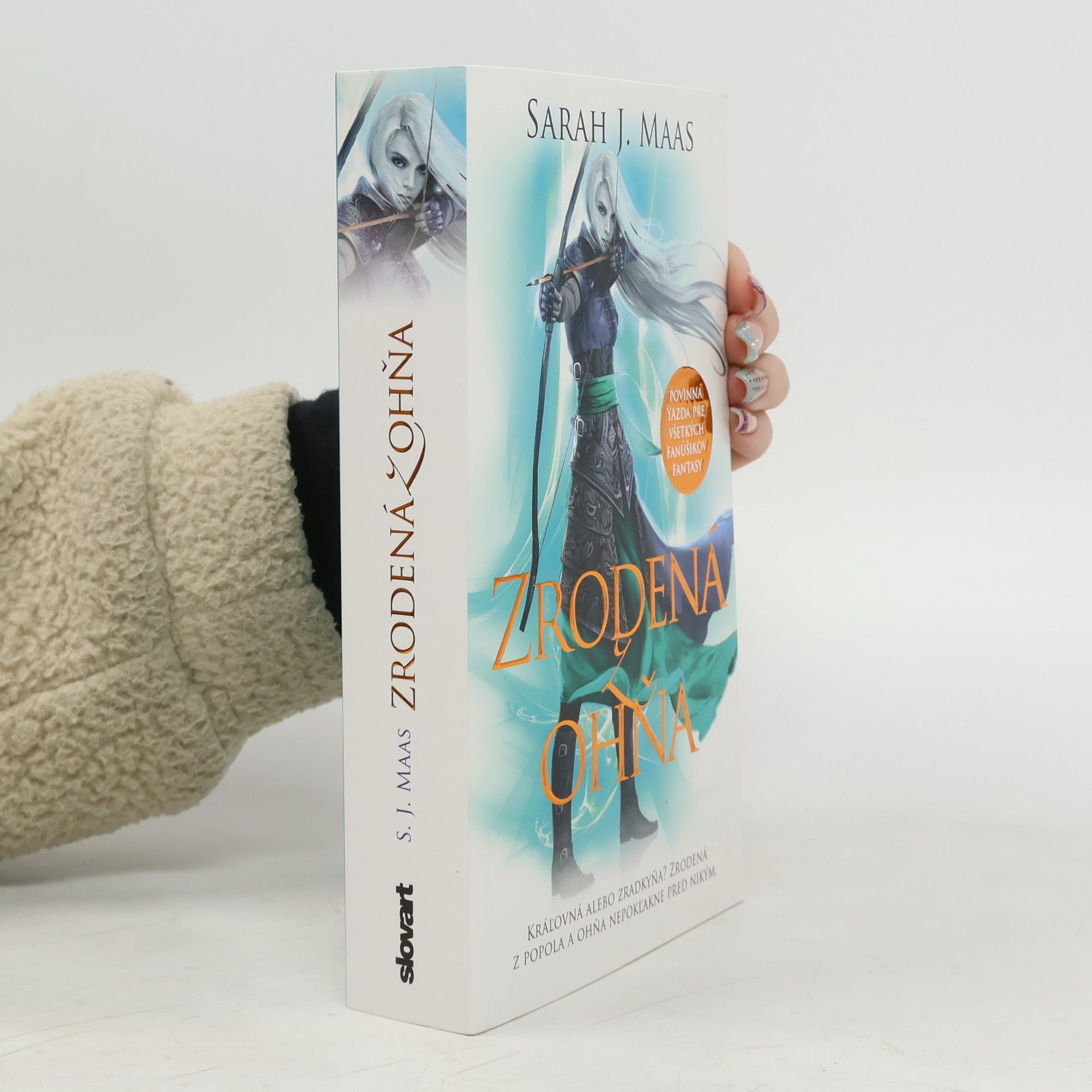 Sarah J. Maas Zrodená z ohňa