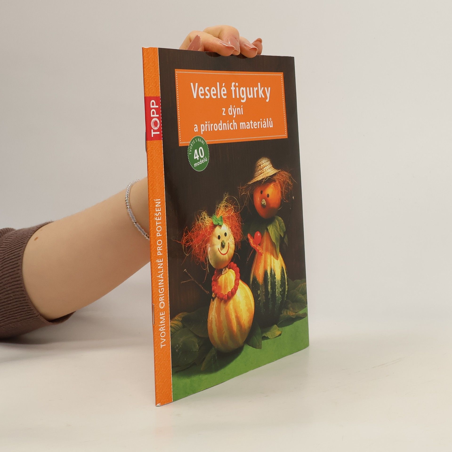 Pia Pedevilla Veselé figurky z dýní a přírodních materiálů