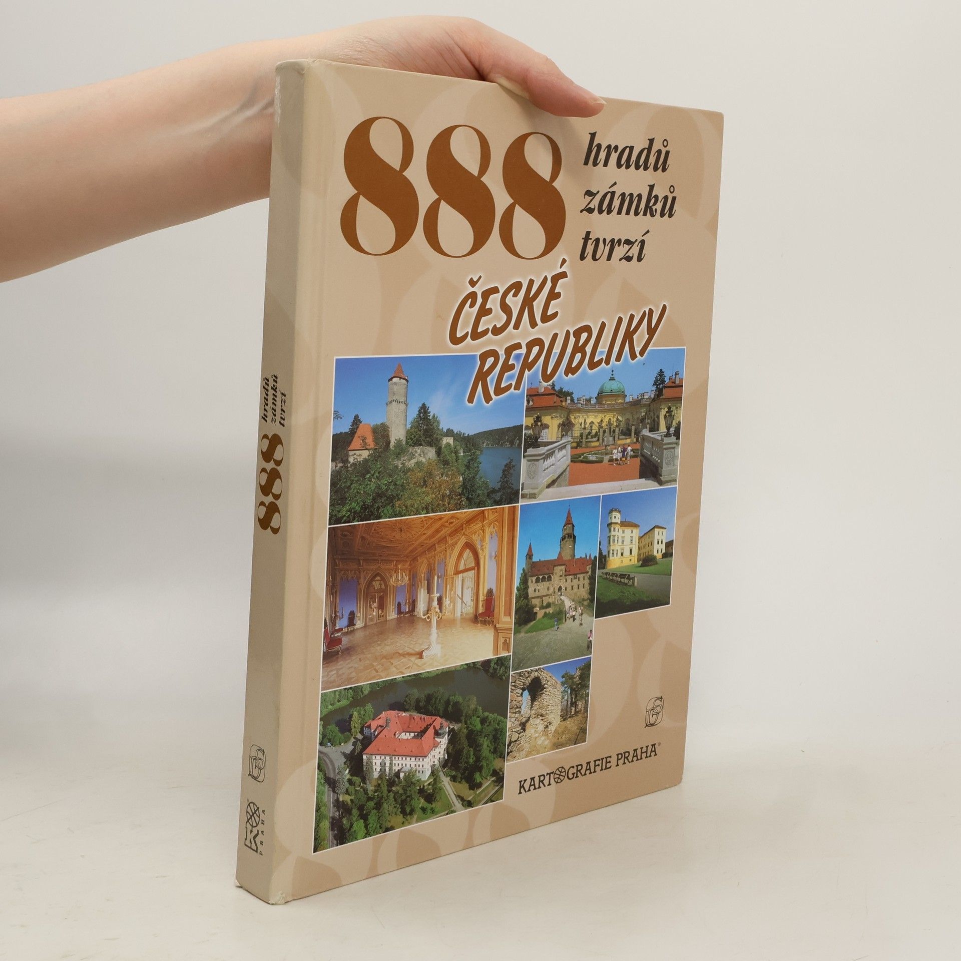 Petr David 888 hradů, zámků, tvrzí České republiky