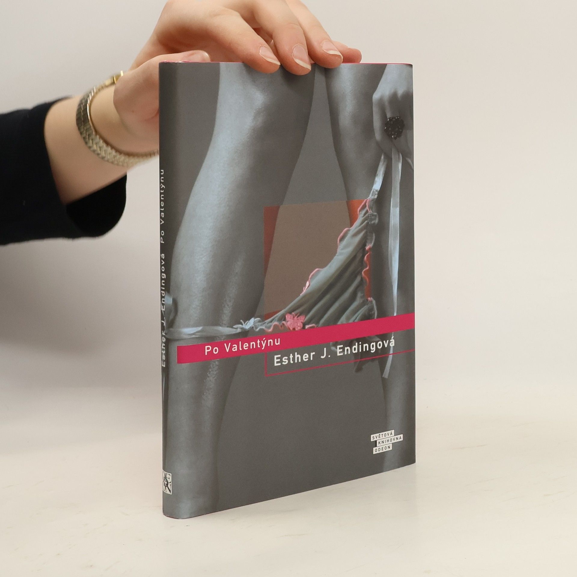 Esther J. Ending Po Valentýnu