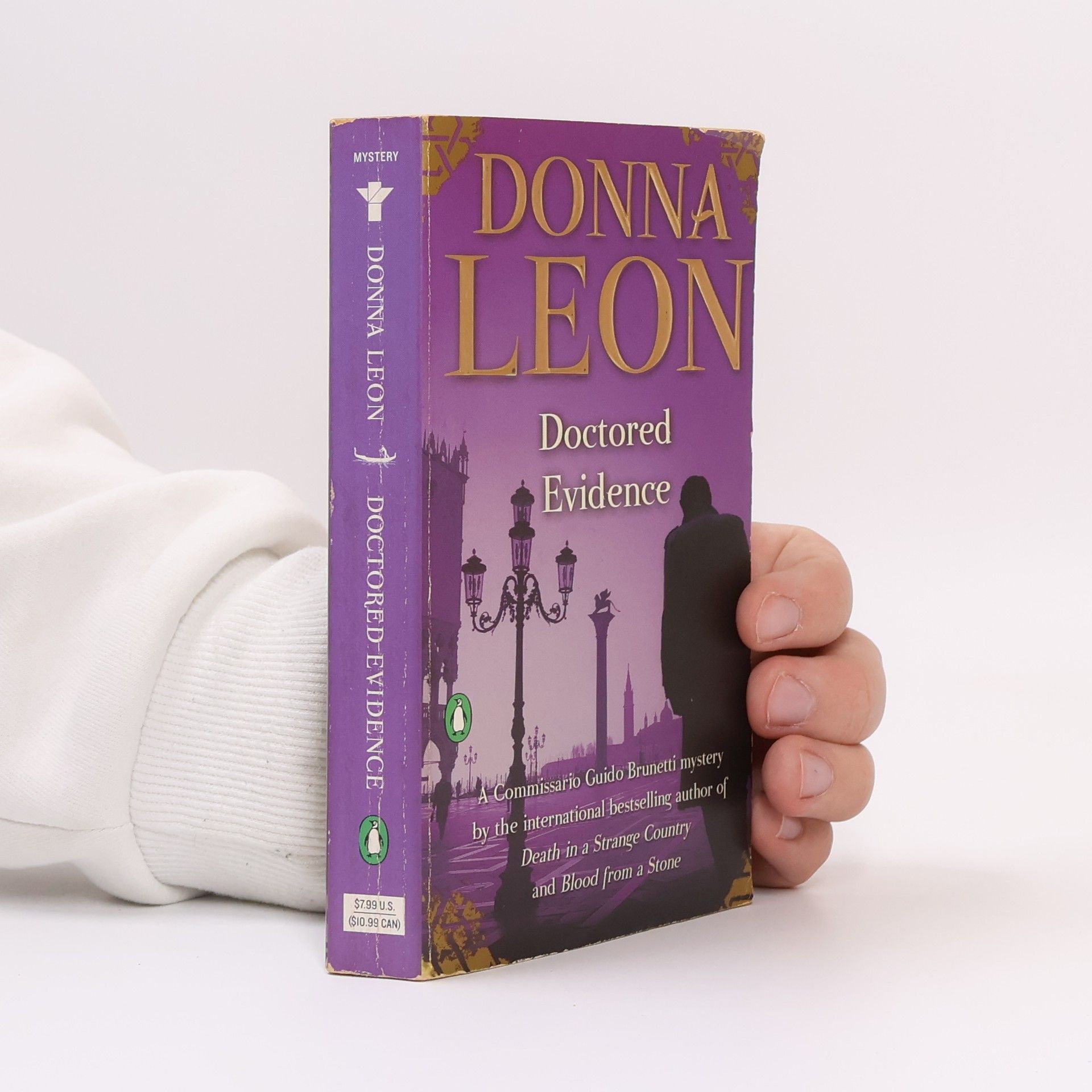 Donna Leon Commissario Guido Brunetti Mystery: Doctored Evidence
