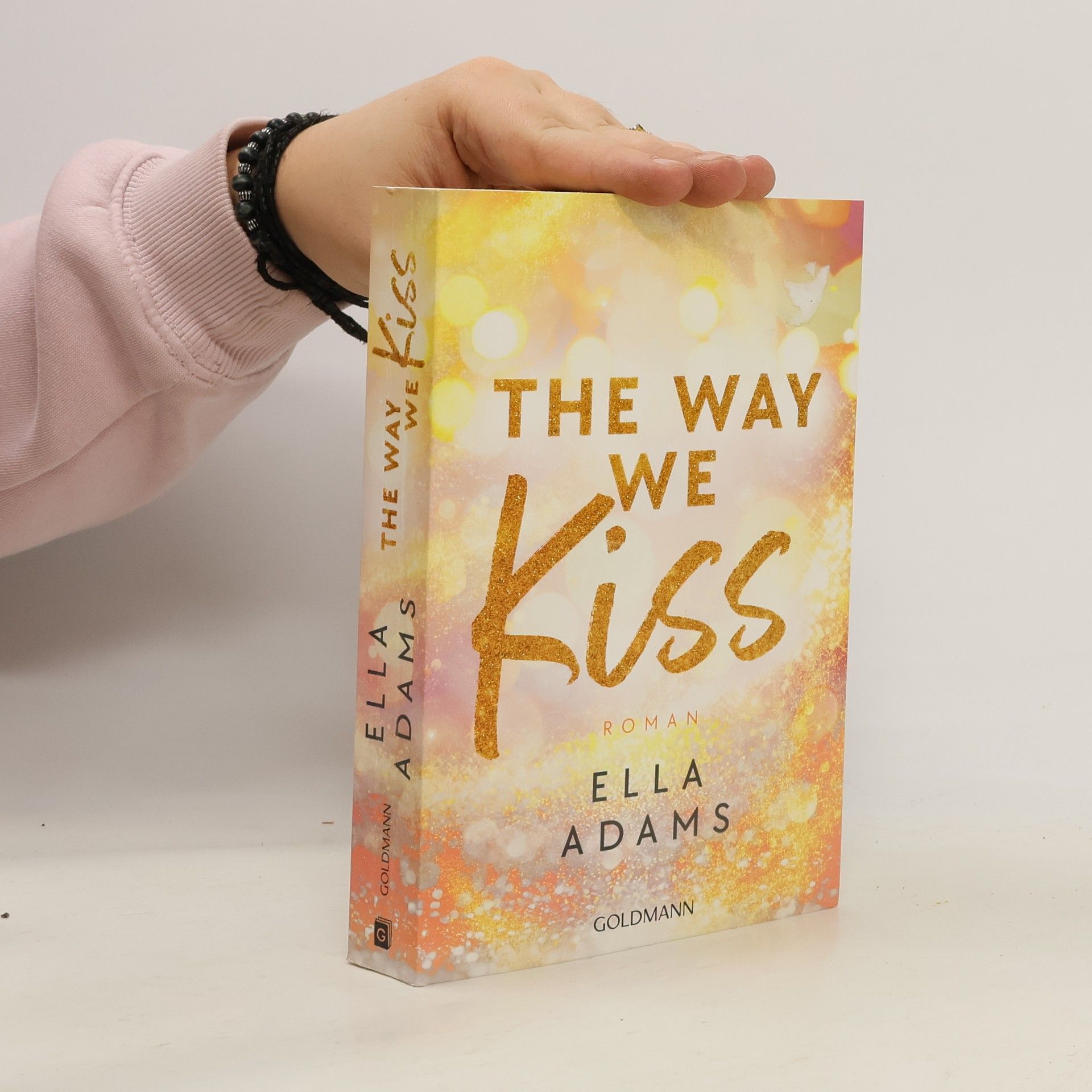 Ella Adams The Way We Kiss