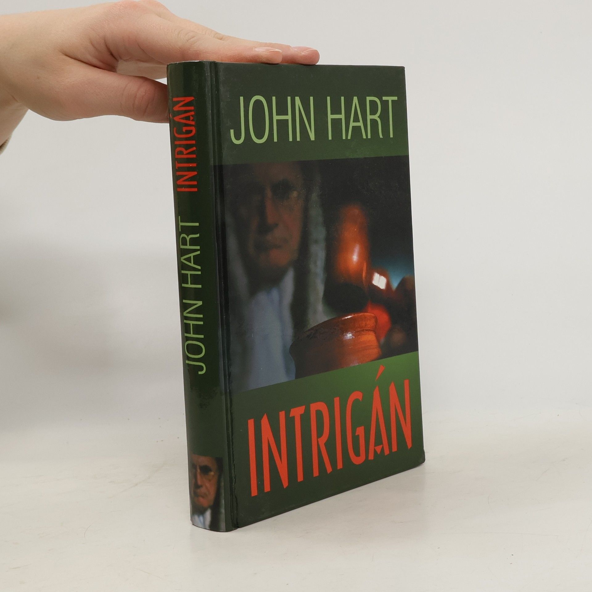 John Hart Intrigán