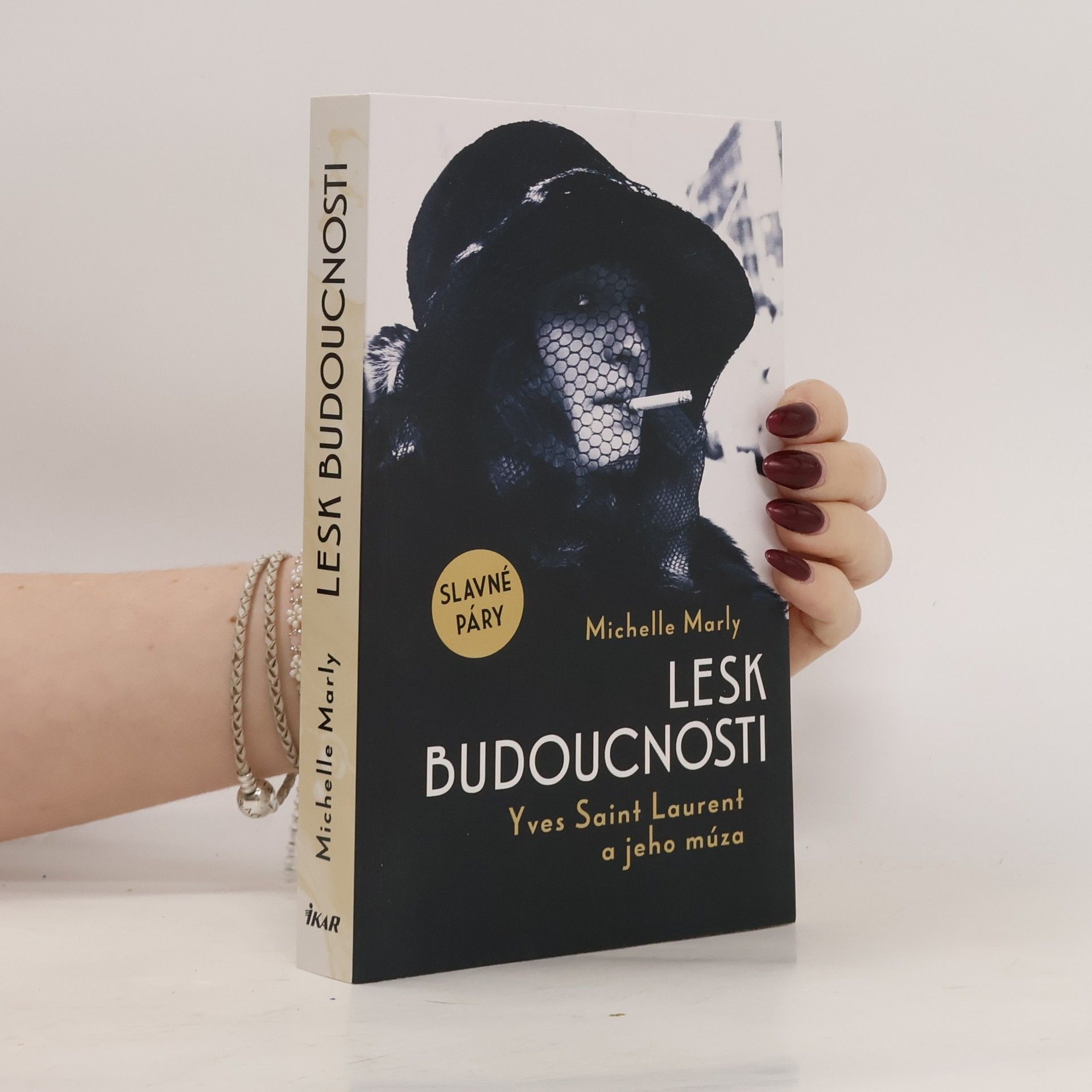 Lesk budoucnosti. Yves Saint Lauren a jeho múza