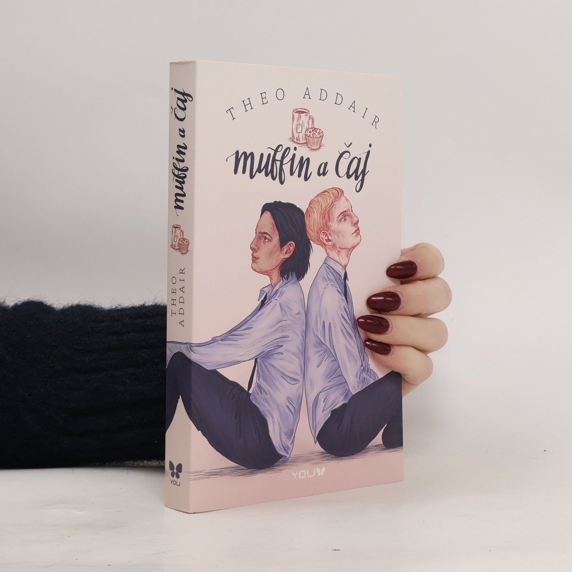 Theo Addair Muffin a čaj