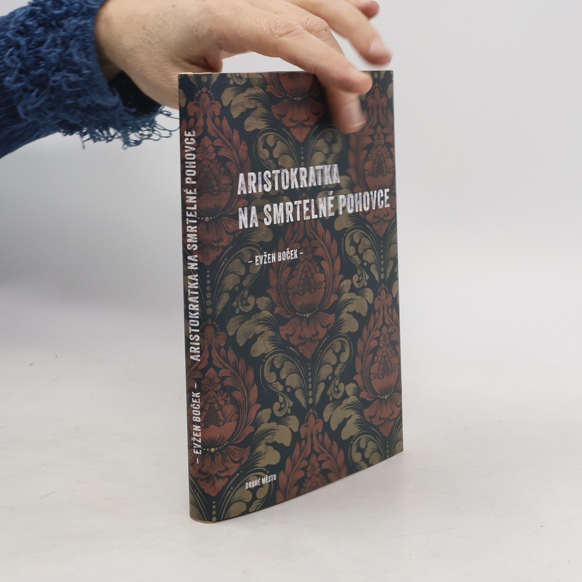 Aristokratka na smrtelné pohovce