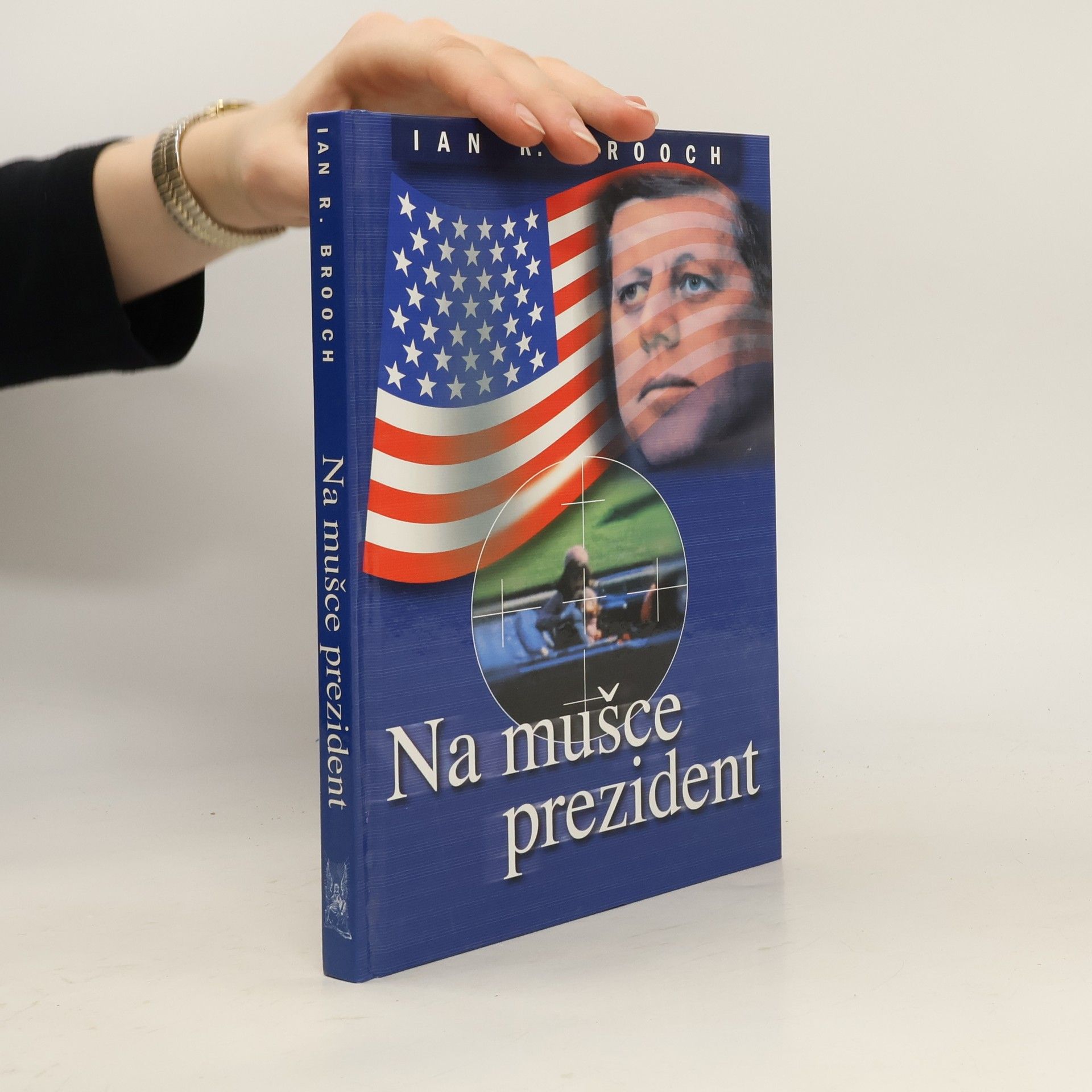 Ian R. Brooch Na mušce prezident