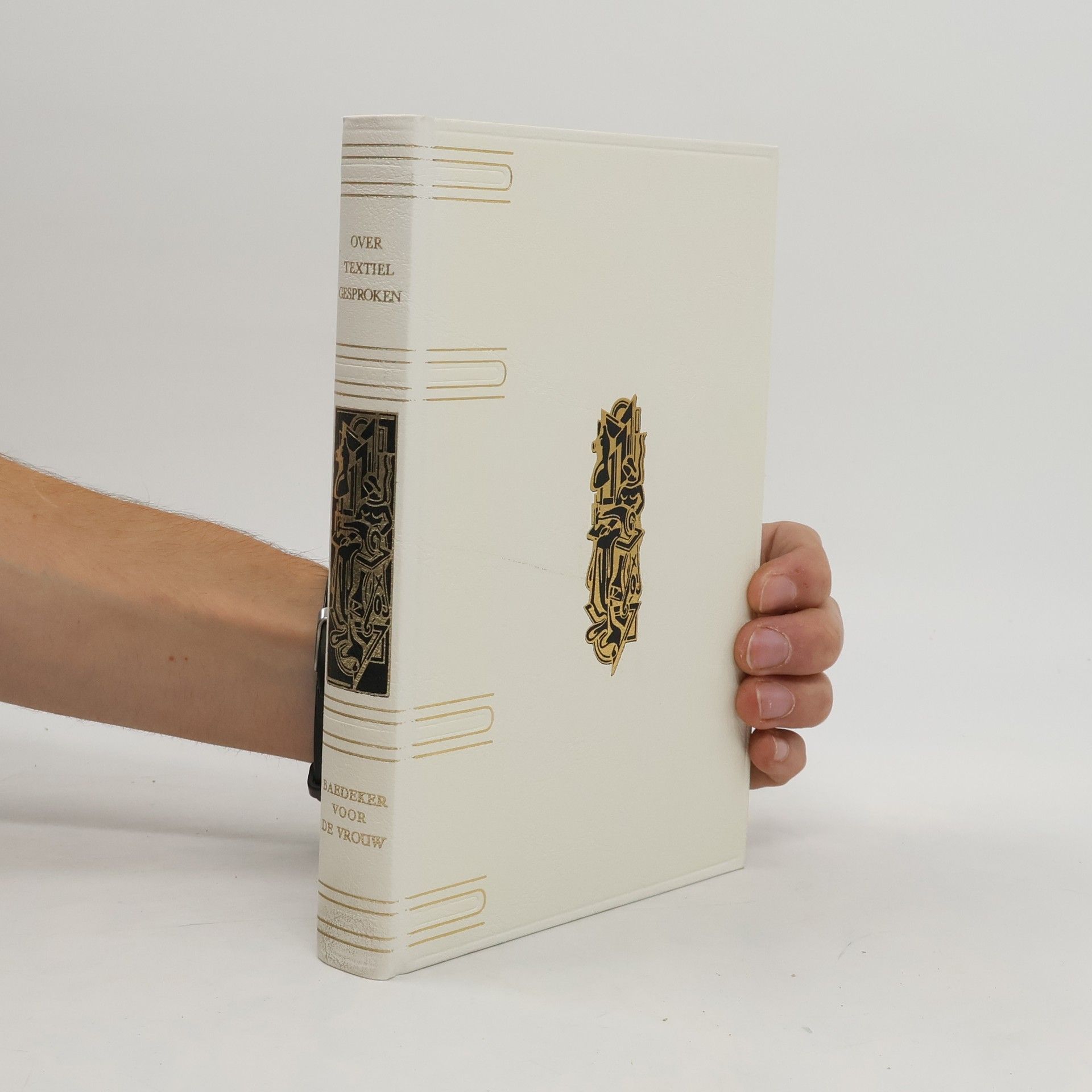 Cécile Thijssen Over textiel gesproken. Wassen, strijken, naaien