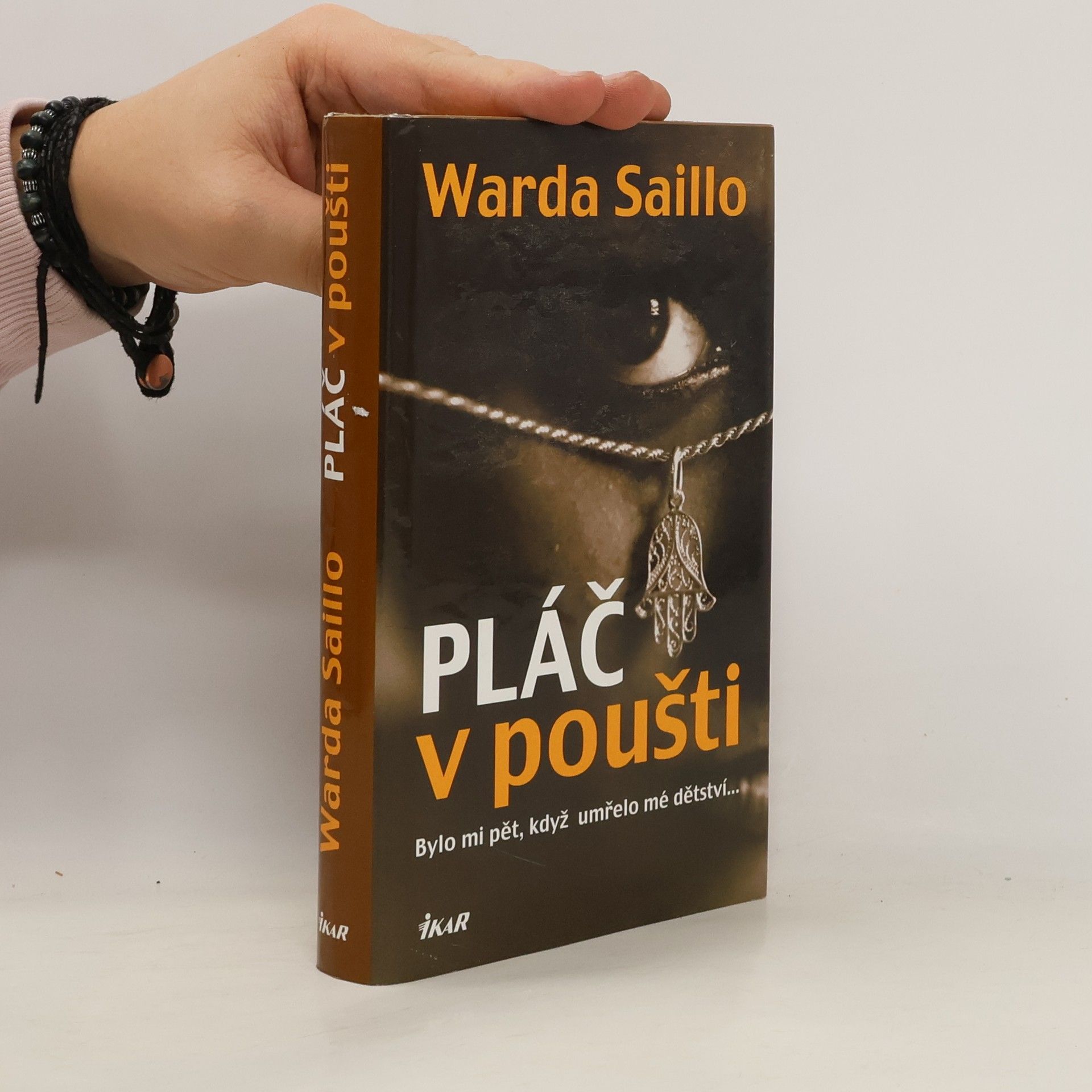 Ouarda Saillo Pláč v poušti