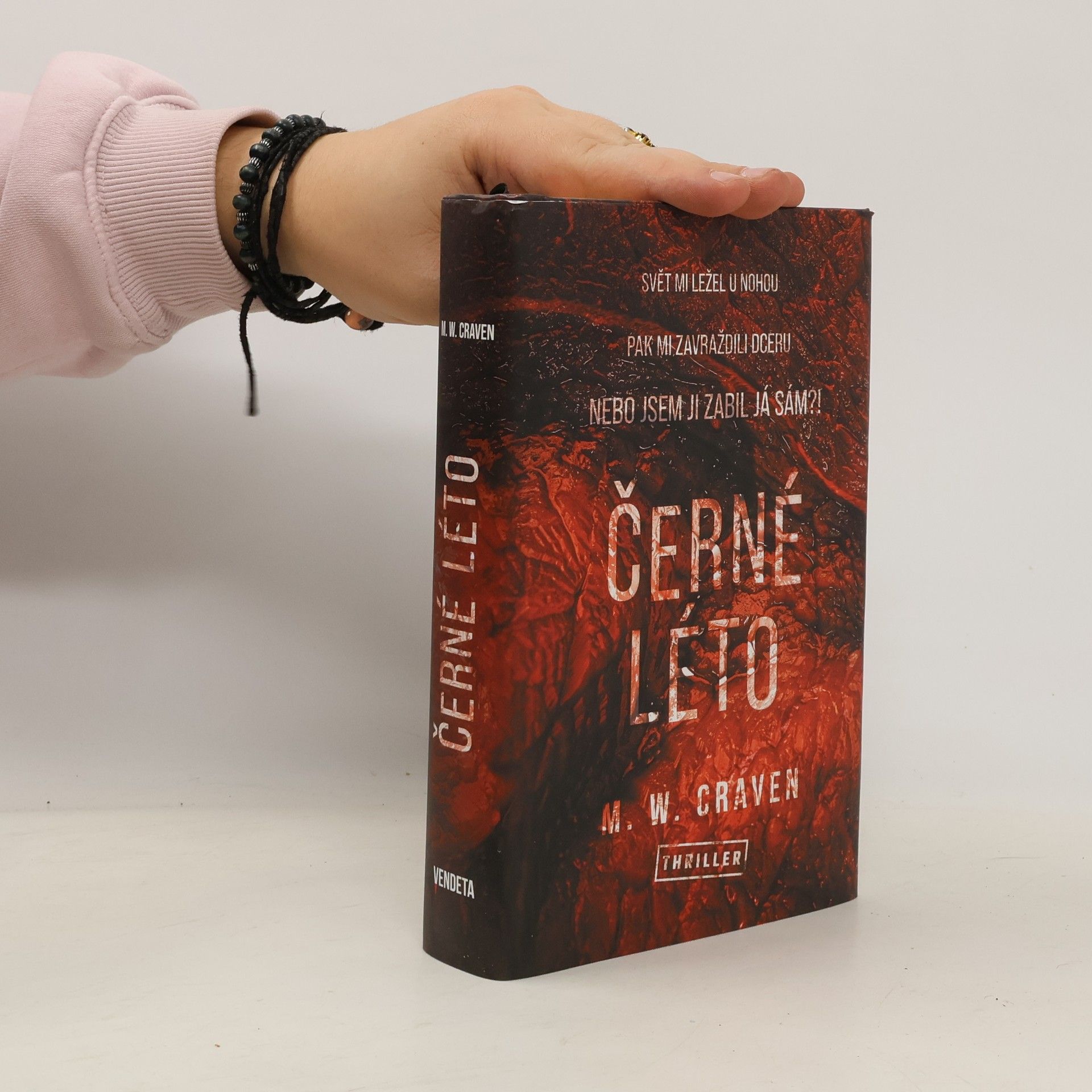 M. W. Craven Černé léto