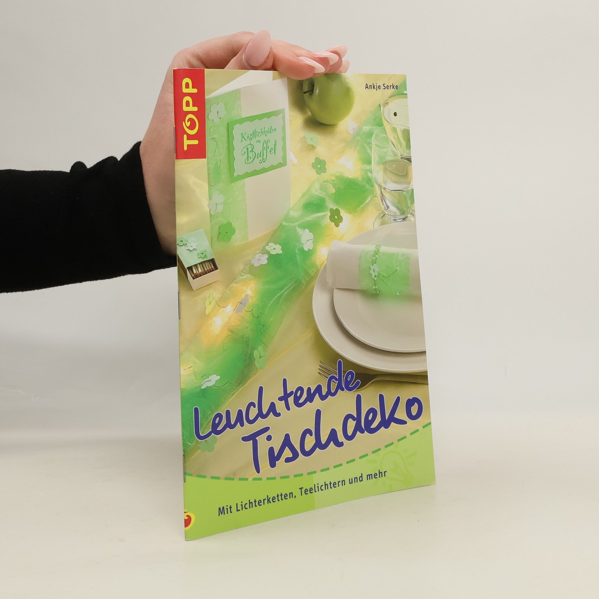 Leuchtende Tischdeko mit Lichterketten, Teelichtern und mehr