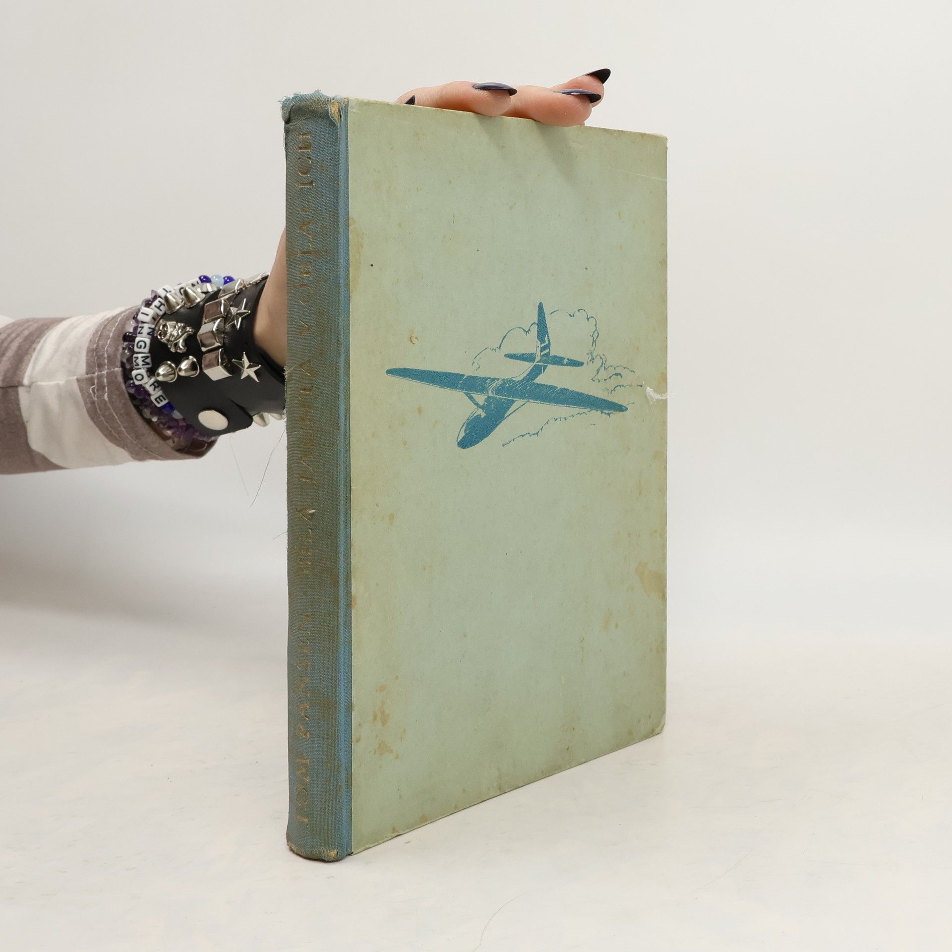 Tom Pansen Bílá jachta v oblacích