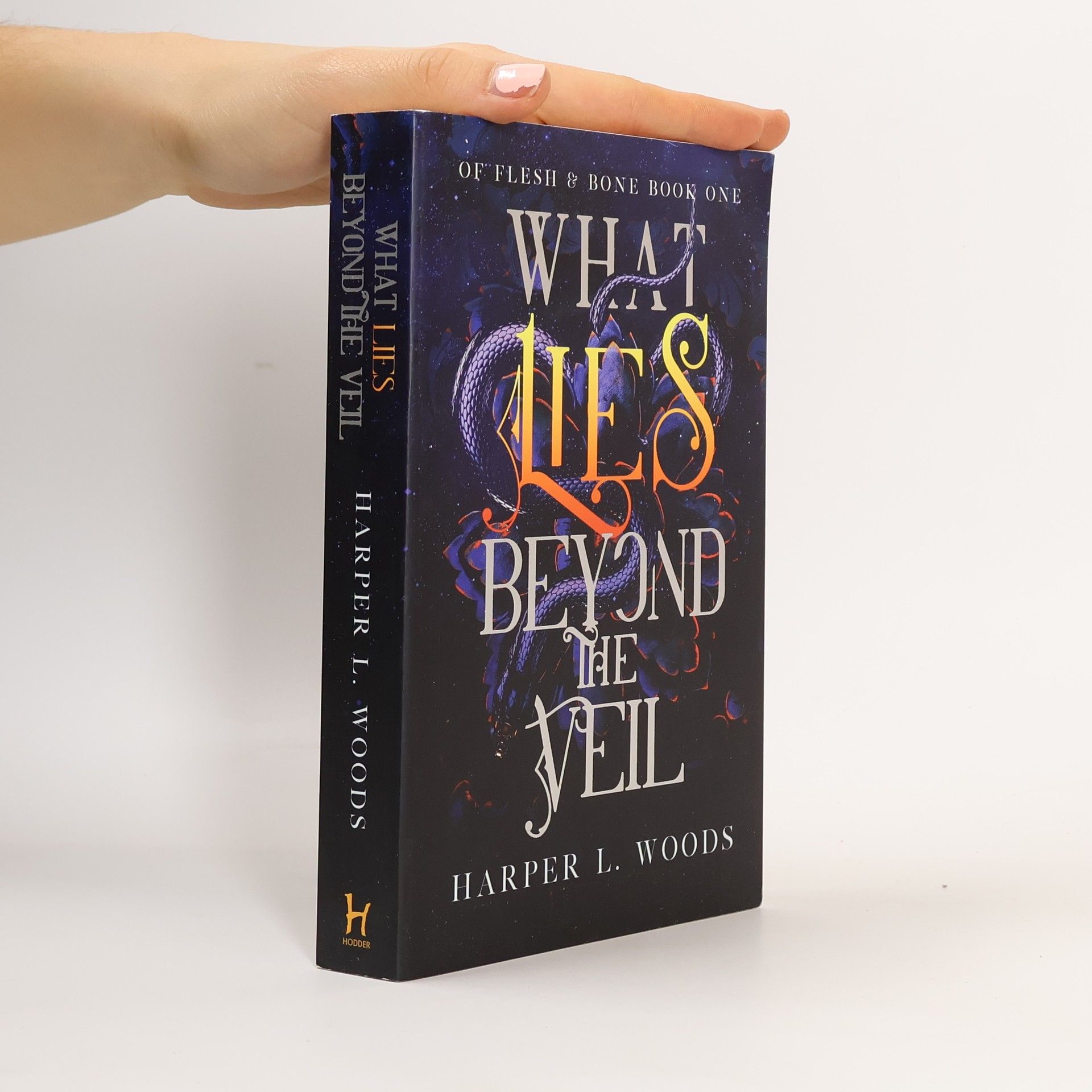 Harper L. Woods What Lies Beyond the Veil