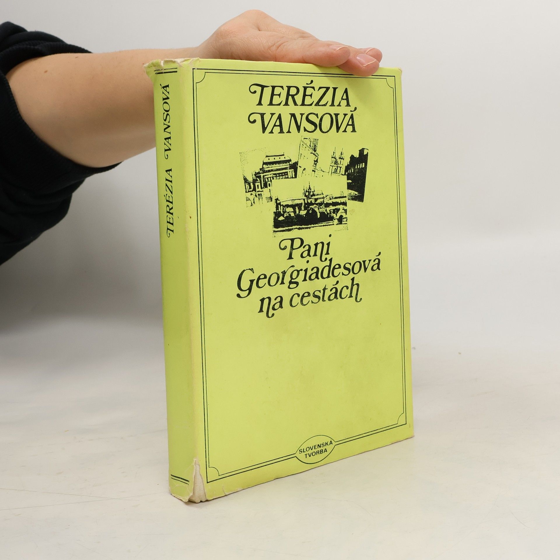 Pani Georgiadesová na cestách