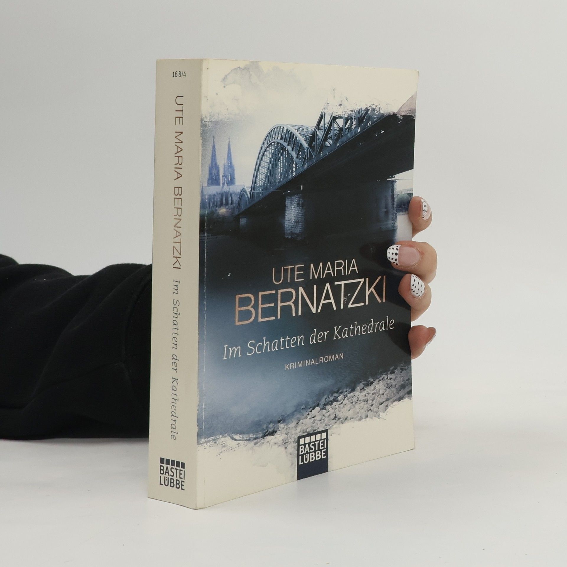 Ute Maria Bernatzki Im Schatten der Kathedrale