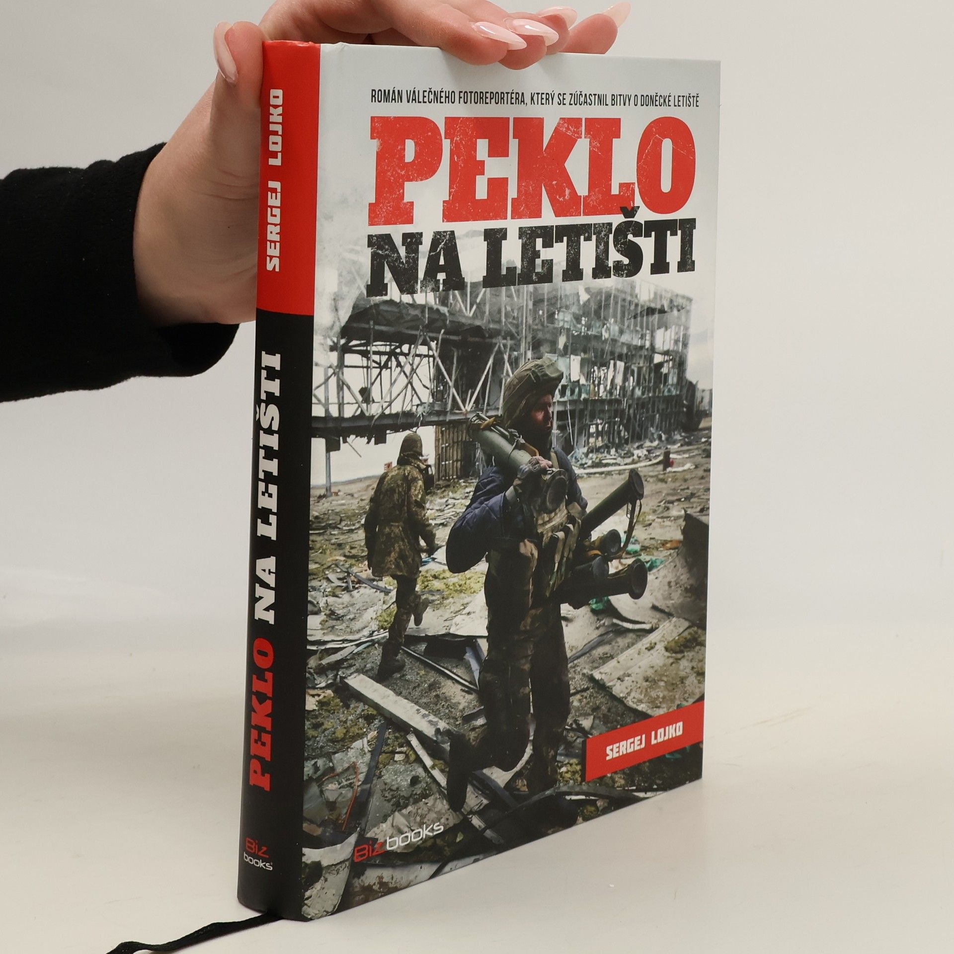 Sergej Leonidovič Lojko Peklo na letišti